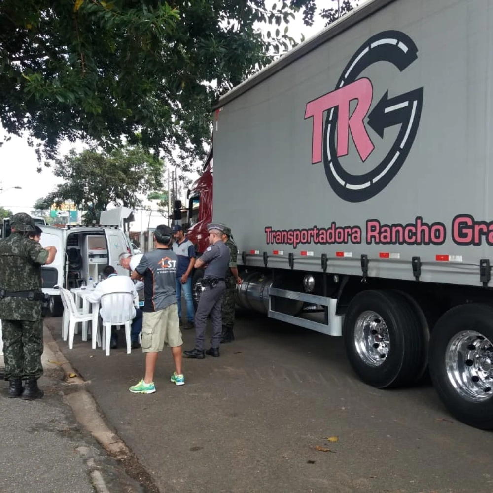 Blitz da Fumaça Preta em Sorocaba registrou 24 veículos em situação irregular