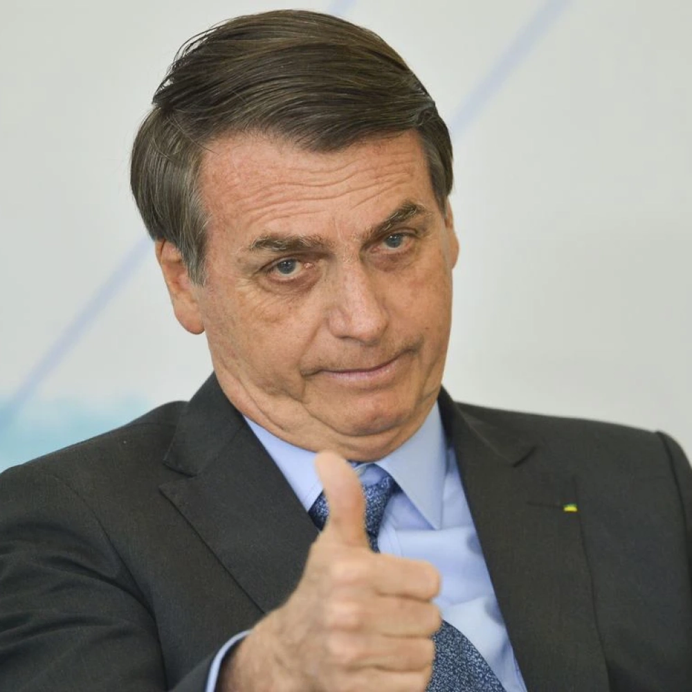 Bolsonaro parabeniza policiais por ação contra sequestro no Rio