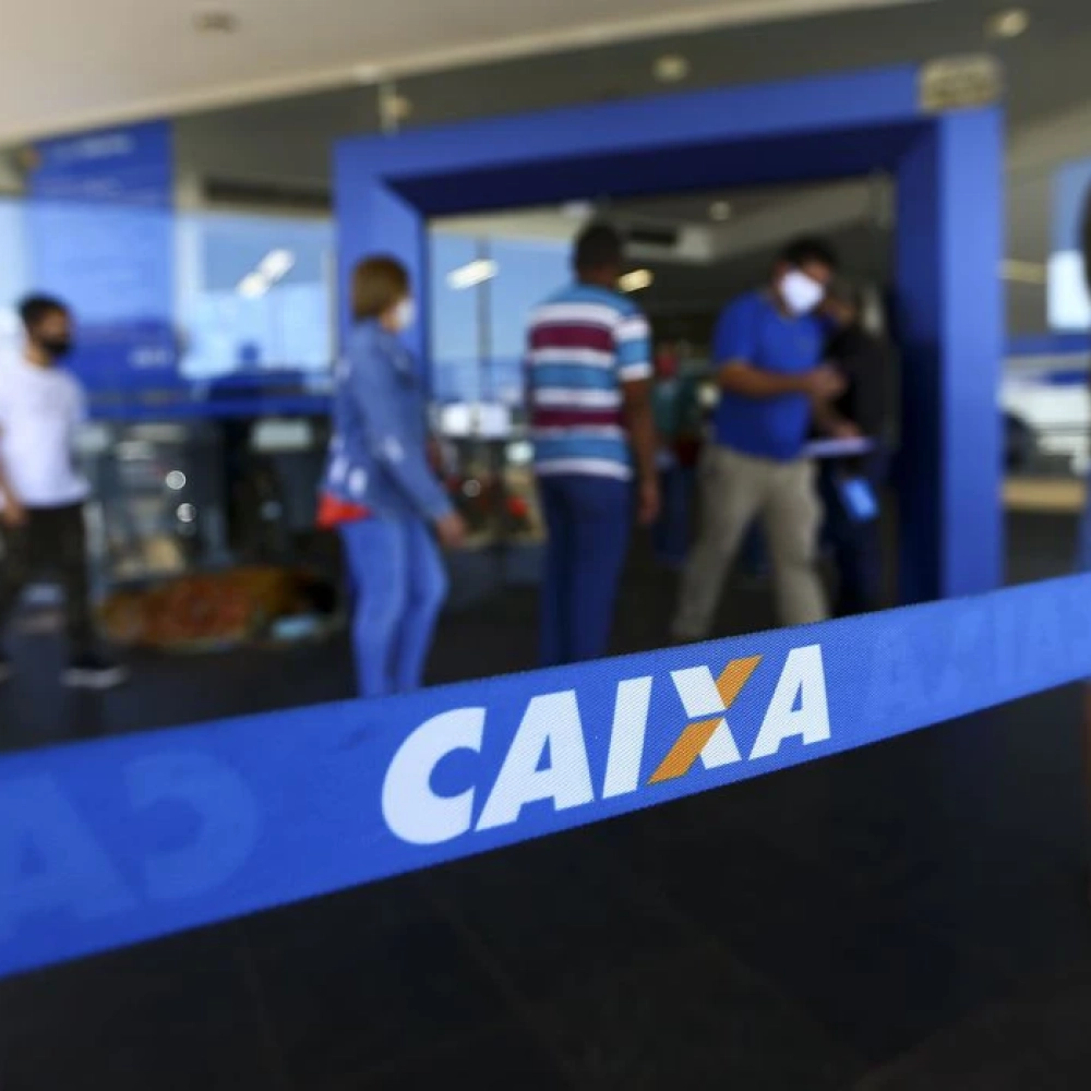 Caixa paga abono salarial para nascidos em outubro