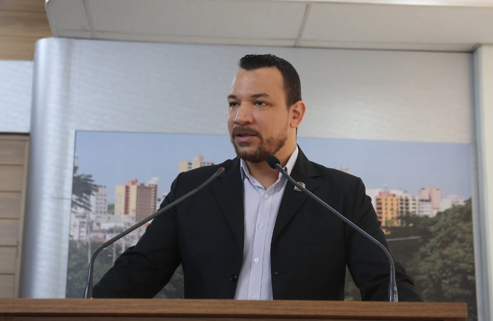 Dylan Dantas solicita explicações sobre esgoto no Rio Sorocaba