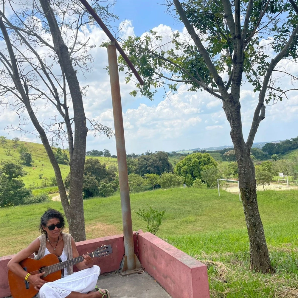 Cantora que vivia nas ruas de Sorocaba e viralizou nas redes sociais recebe tratamento especializado e doações
