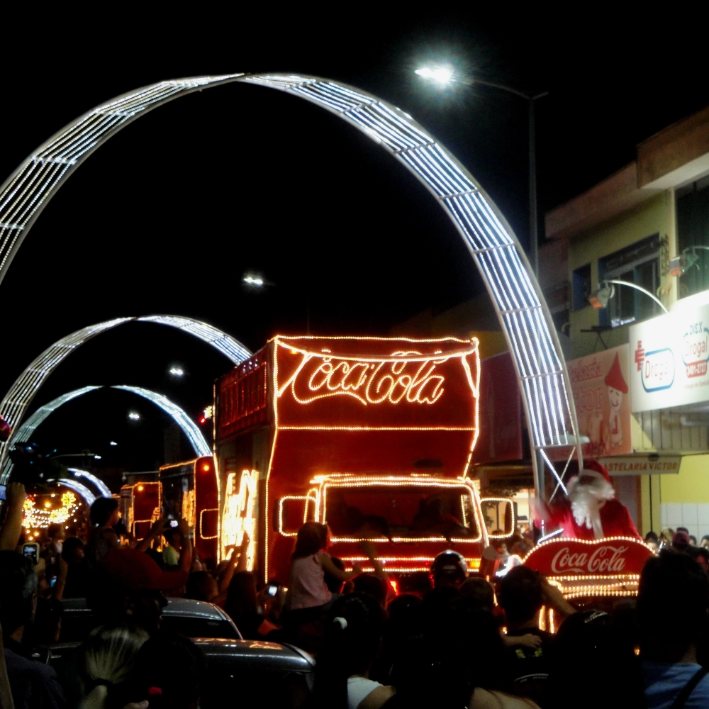 Caravana de Natal Coca Cola faz a magia acontecer em Sorocaba e