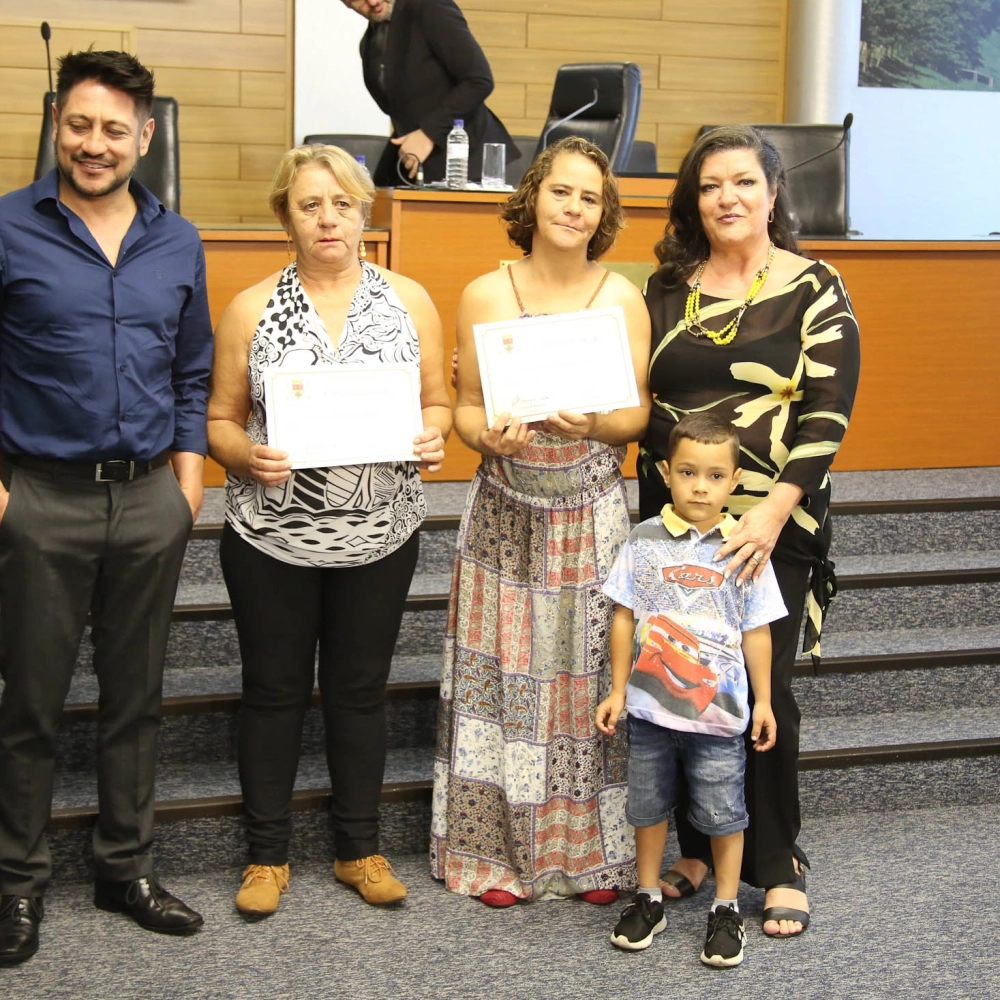 Cíntia de Almeida homenageia mulheres que encontraram e devolveram equipamentos da Santa Casa
