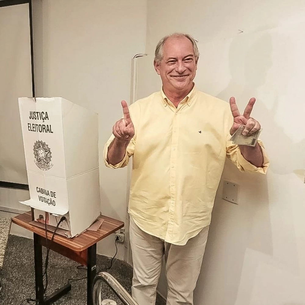 Ciro Gomes vota em Fortaleza Jornal Z Norte