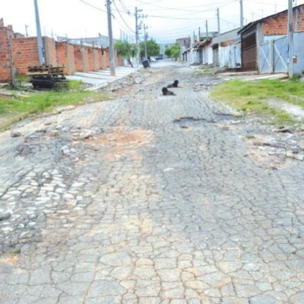 Com todas as ruas comprometidas, moradores reclamam da infraestrutura no bairro Santa Helena