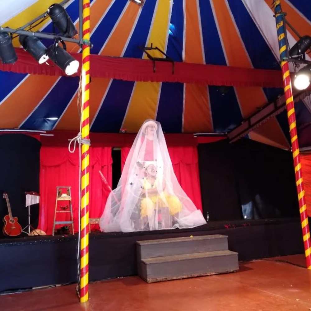 Crianças aprendem sobre Tropeirismo em peça de teatro na Biblioteca Infantil