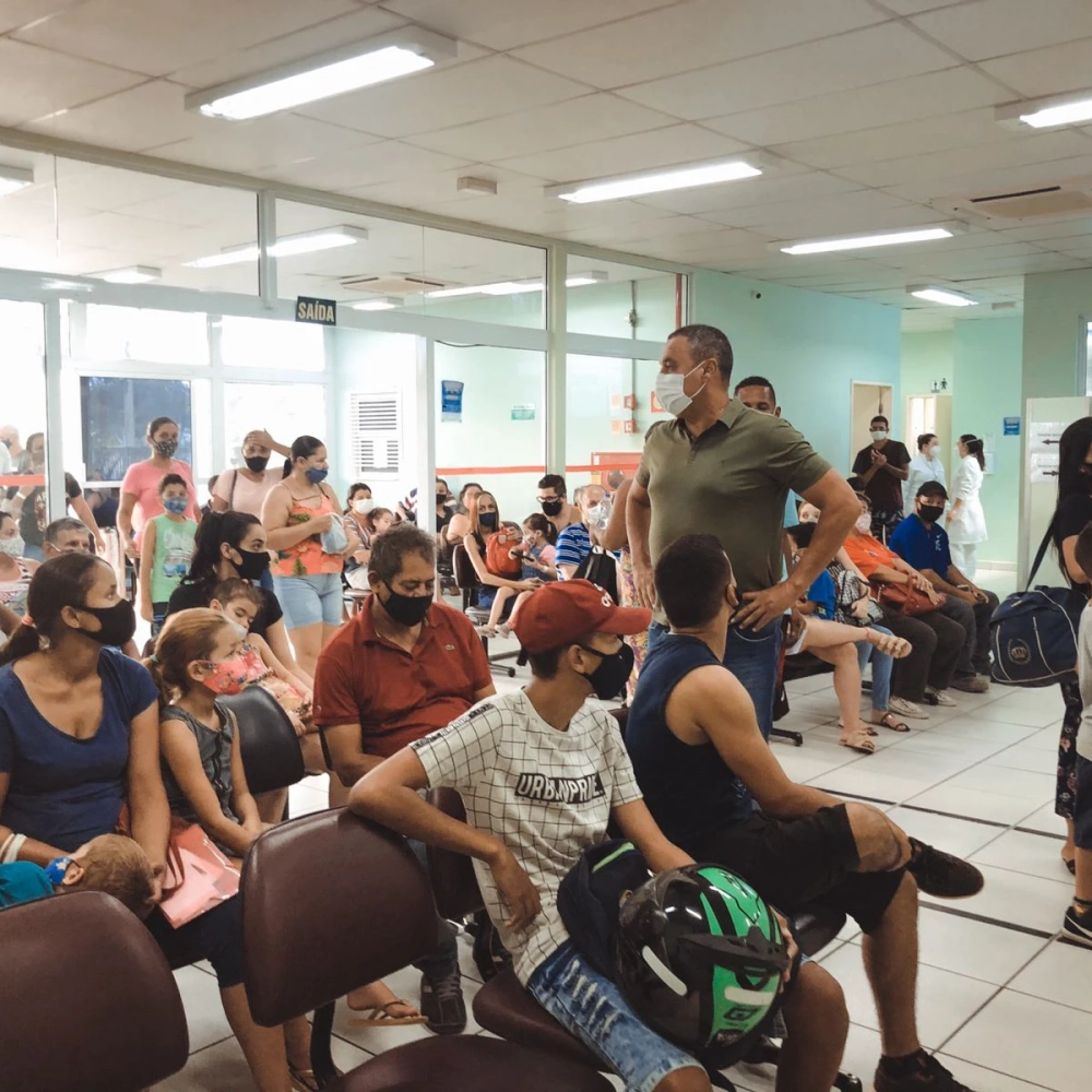 Crianças sofrem com espera superior a 6 horas na UPA Éden