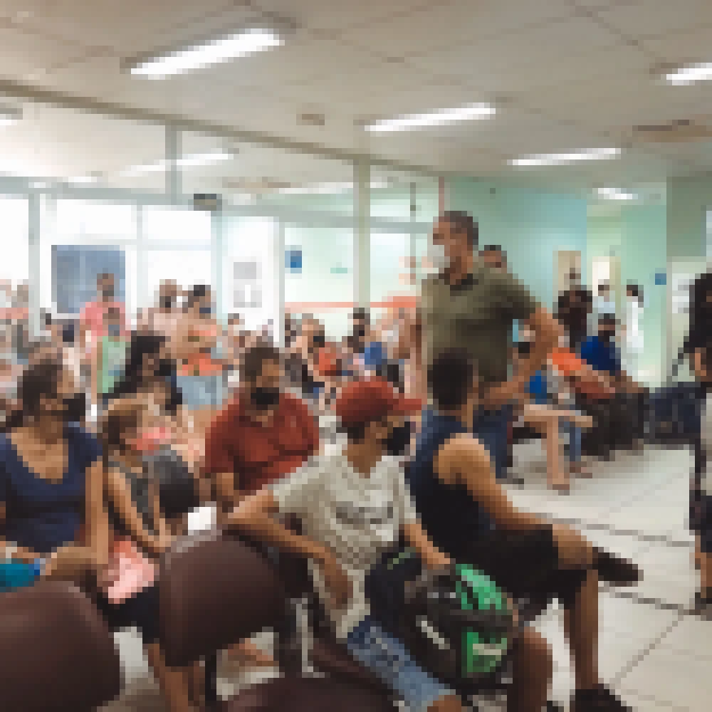 Crianças sofrem com espera superior a 6 horas na UPA Éden