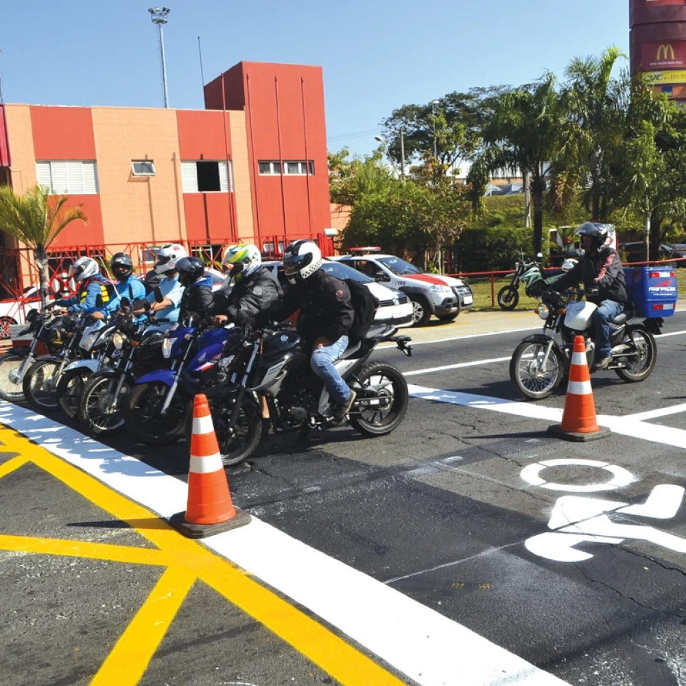 Cruzamento da Avenida Edward FruFru com a rua Atanásio Soares ganhará faixa exclusiva para motociclistas