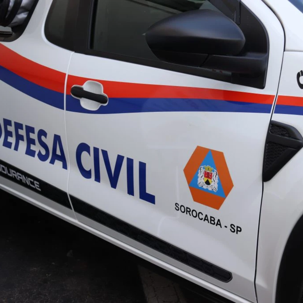 Defesa Civil de Sorocaba completa 45 anos e distribui material informativo para a população no Centro nesta terça-feira (19)