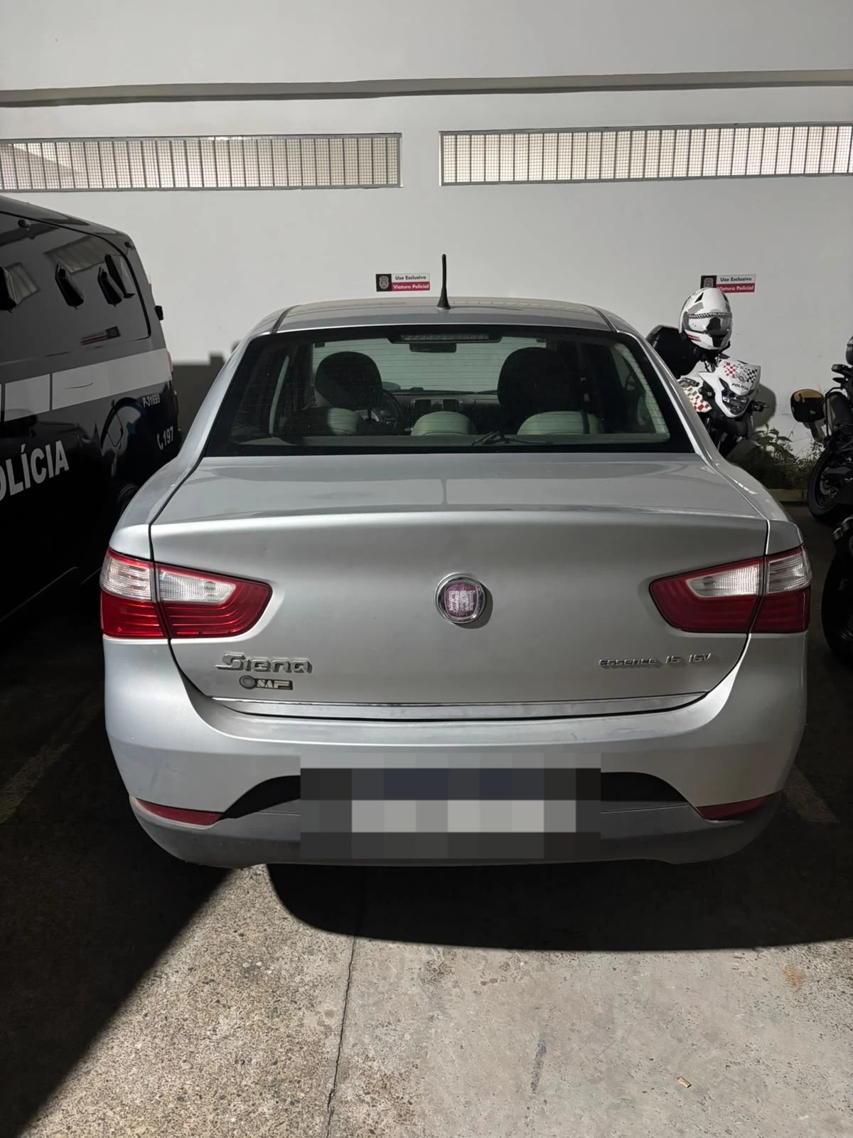 Motorista tenta fugir da PM, entra em rua sem saída e é preso por tráfico no Vitória Régia