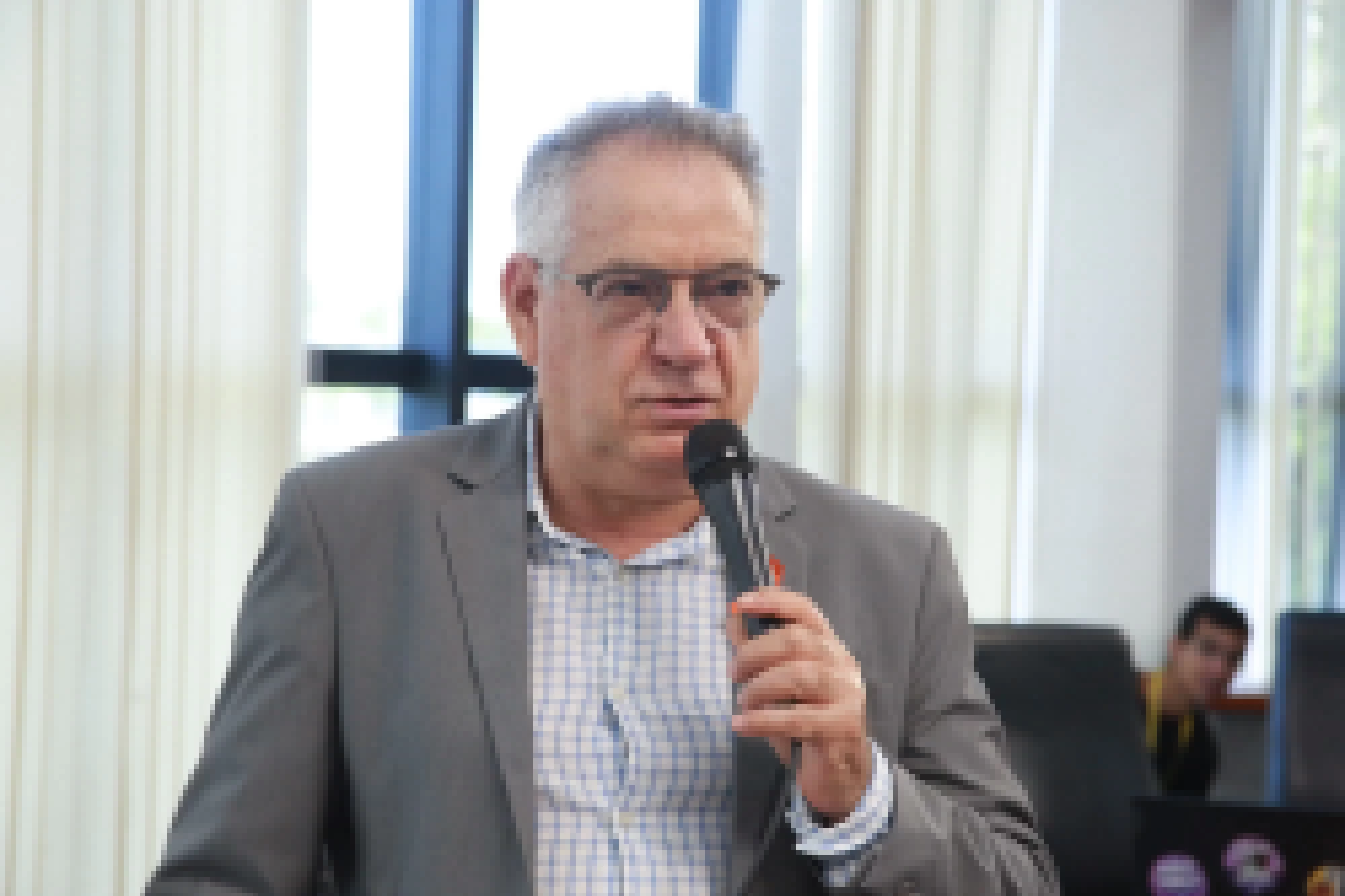 João Donizeti reivindica manutenção da sinalização vertical e horizontal em rua do Éden