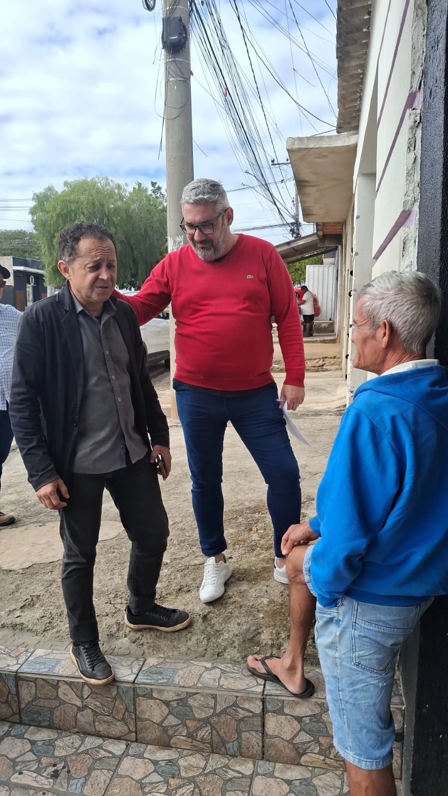 Toninho Corredor acompanha cadastro de regularização fundiária de moradores do Conjunto Habitacional Ana Paula Eleutério, o Habiteto