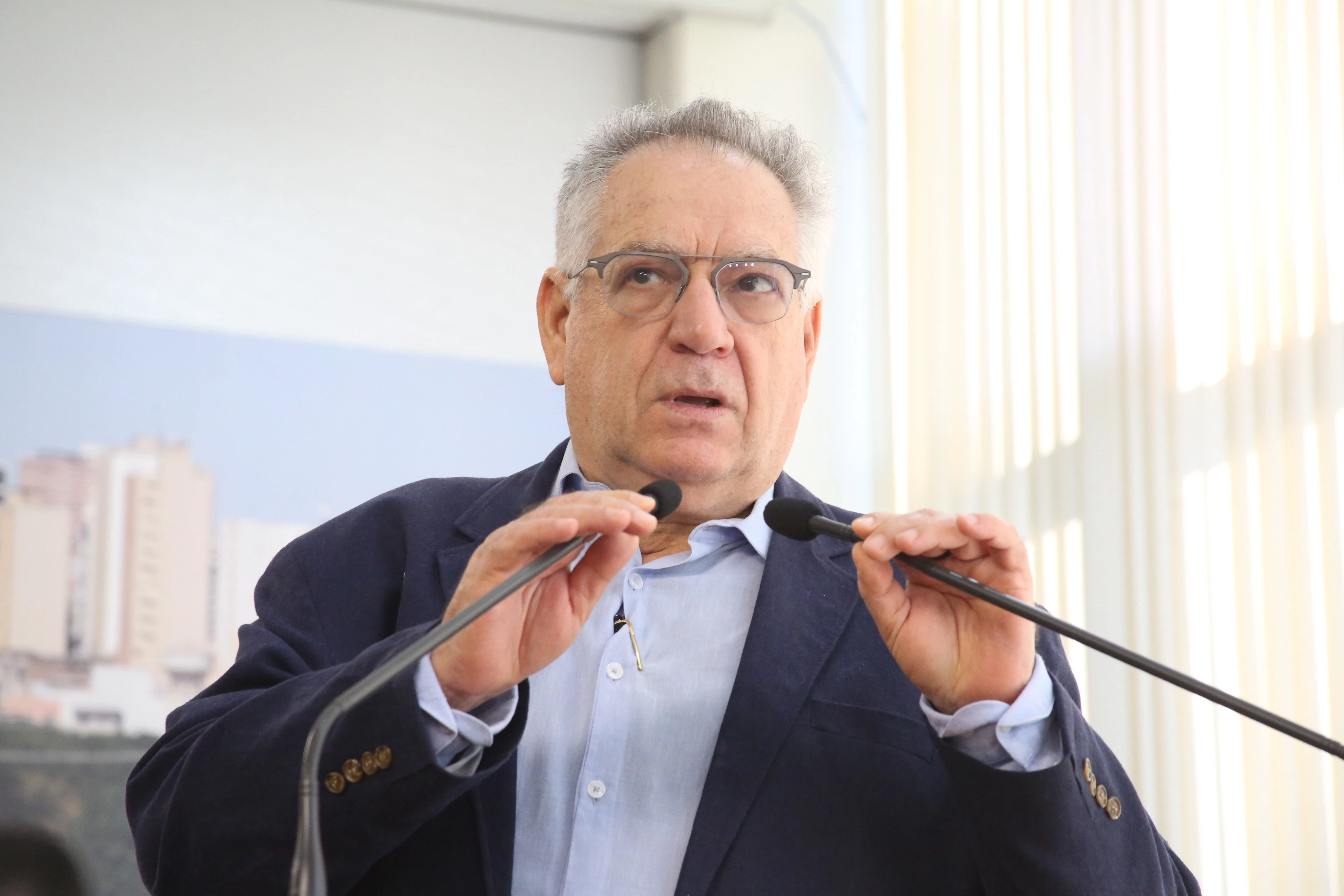 João Donizeti solicita informações sobre Morro da Mariquinha e sugere criação de parque no local