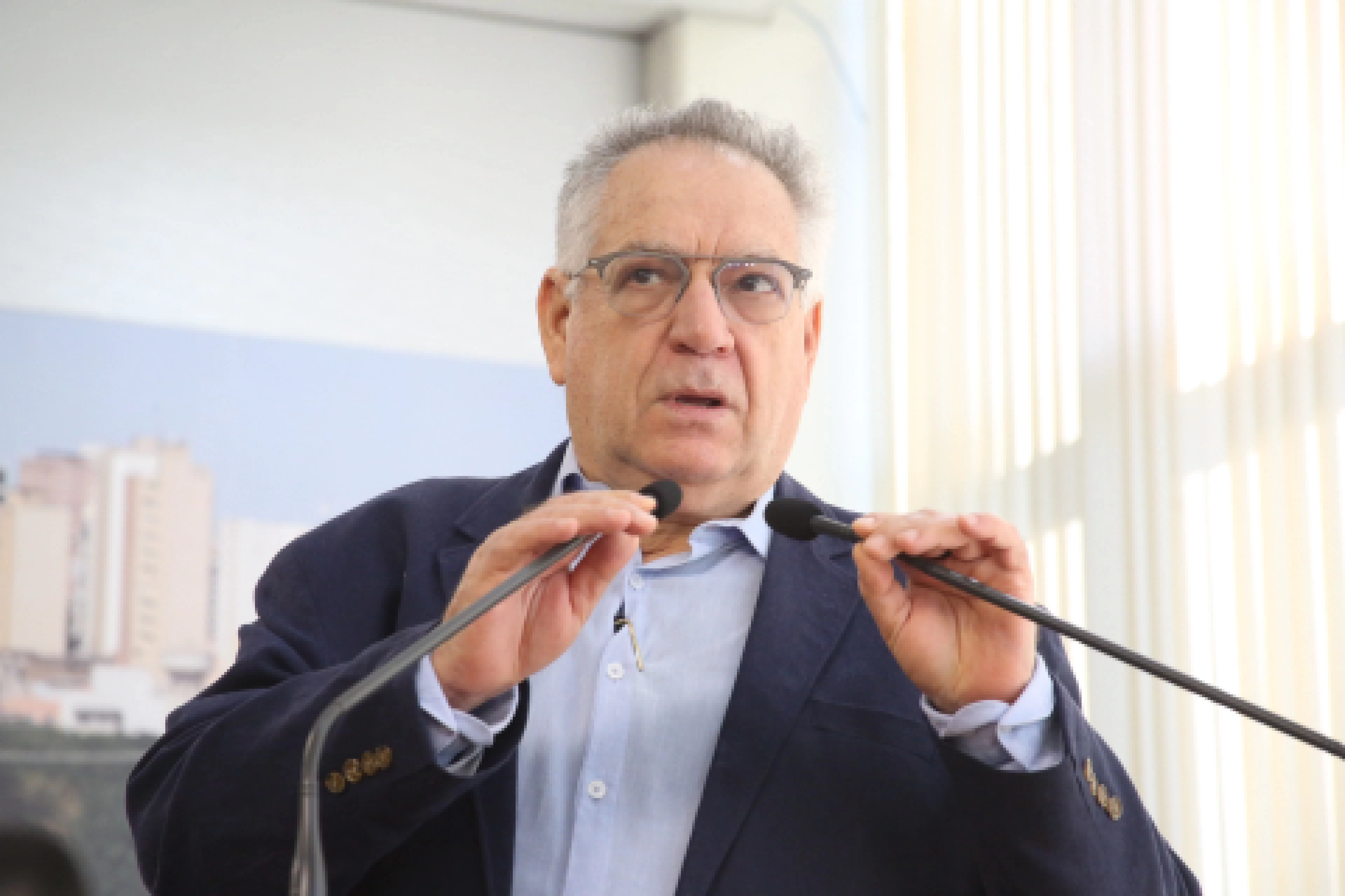 João Donizeti solicita informações sobre Morro da Mariquinha e sugere criação de parque no local
