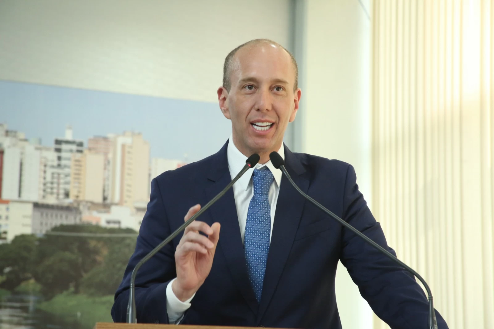 Prefeito Rodrigo Manga é afastado do cargo