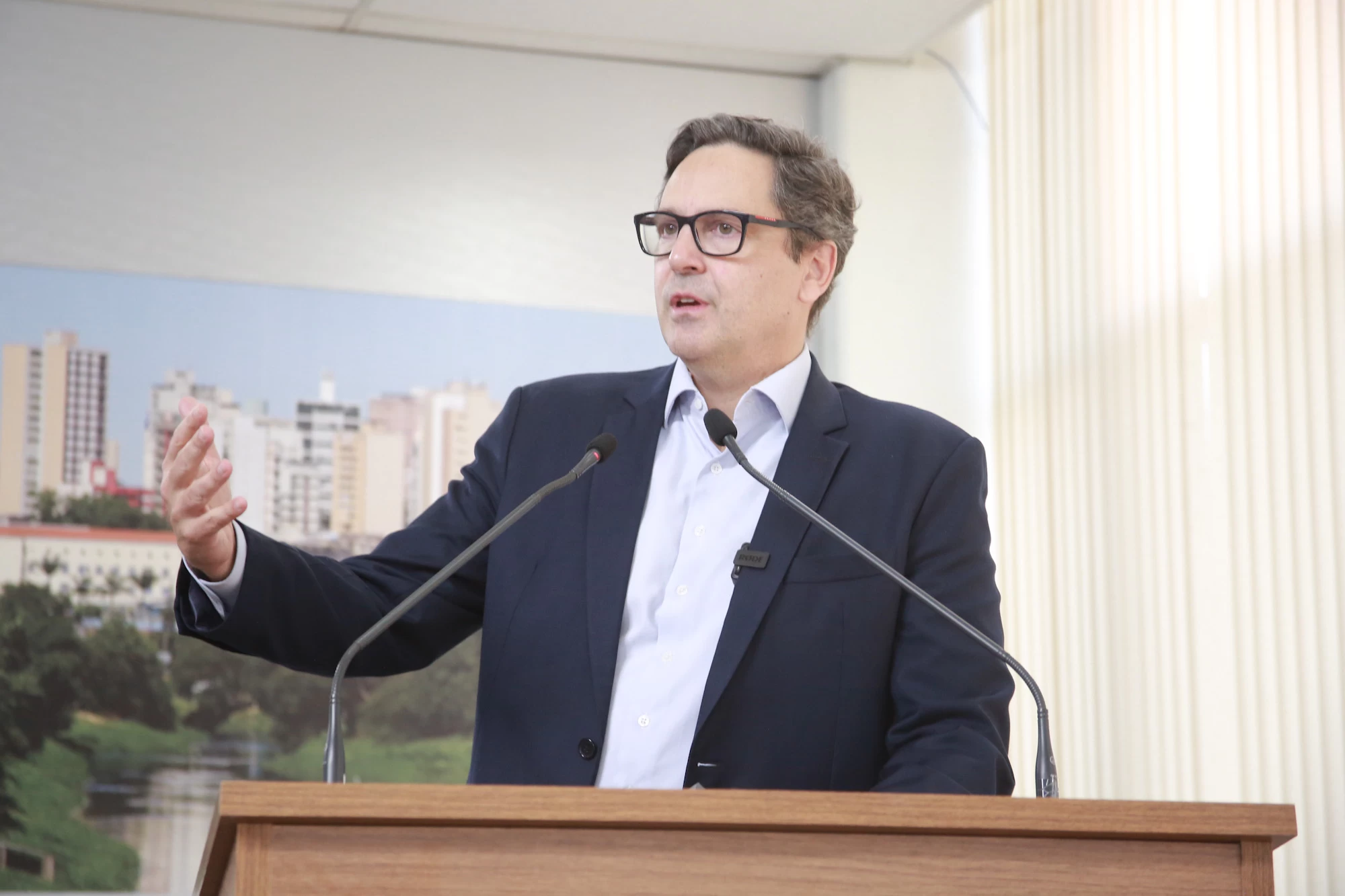 Deputado Luiz Philippe de Orleans e Bragança critica reforma tributária em palestra na Câmara de Sorocaba
