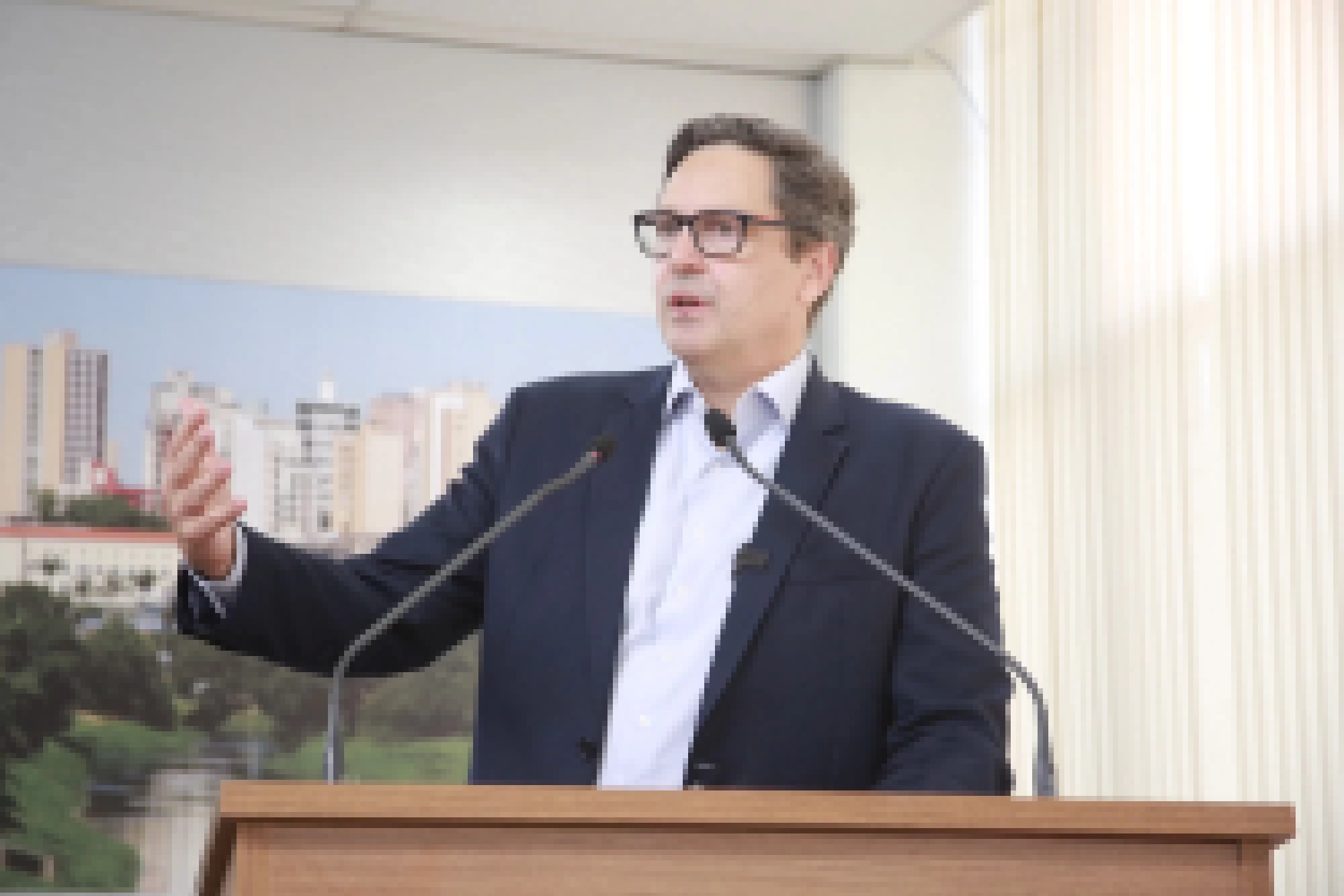 Deputado Luiz Philippe de Orleans e Bragança critica reforma tributária em palestra na Câmara de Sorocaba