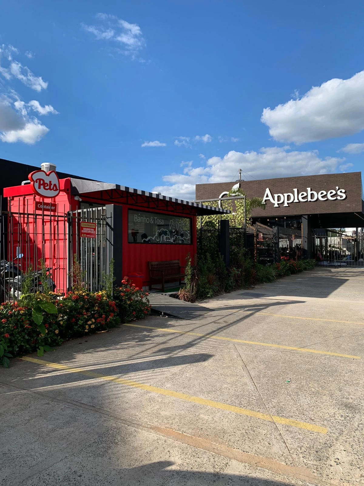 Applebee’s inaugura container pet em Sorocaba