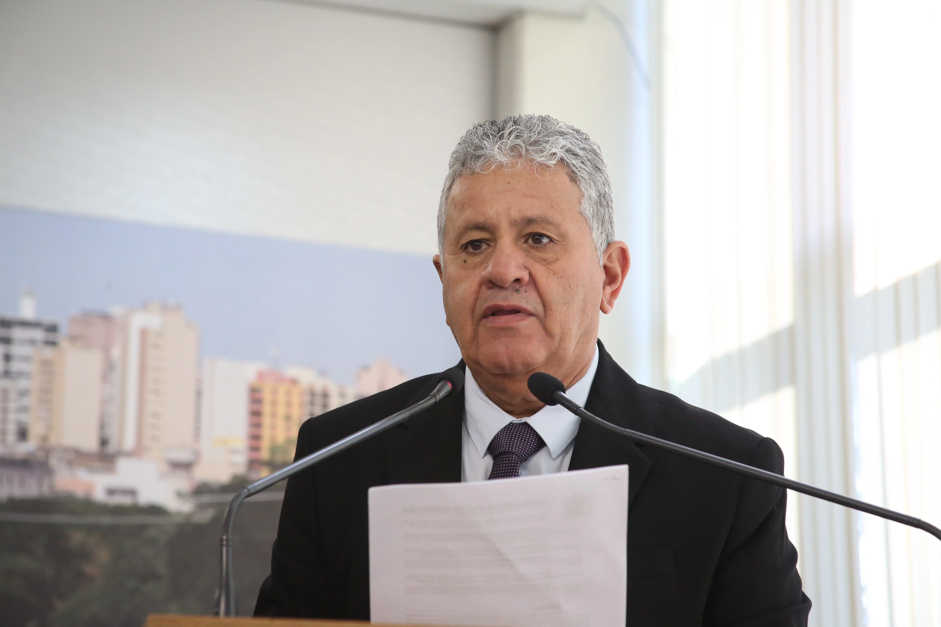 Izídio de Brito solicita informações sobre entrega de medicamentos nas Unidades Básicas de Saúde