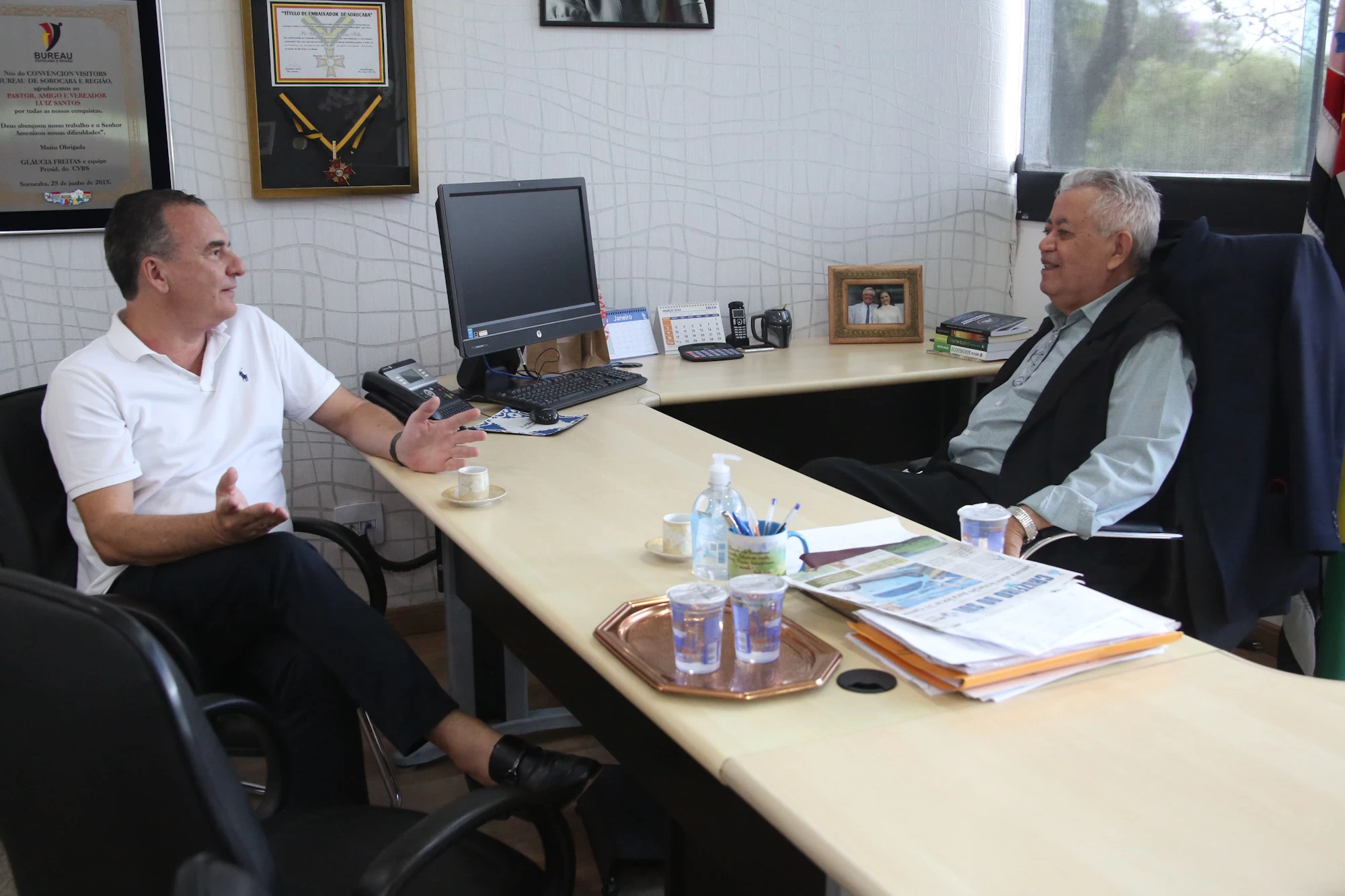 O presidente da Câmara, vereador Luis Santos, recebe a visita de Flávio Amary