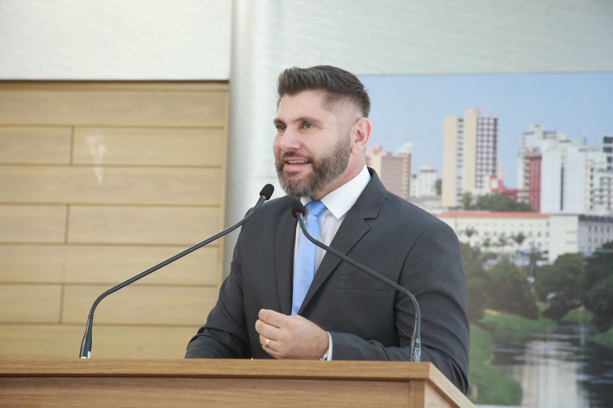 Vereador Henri Arida pede e acompanha limpeza do Parque João Pellegrini