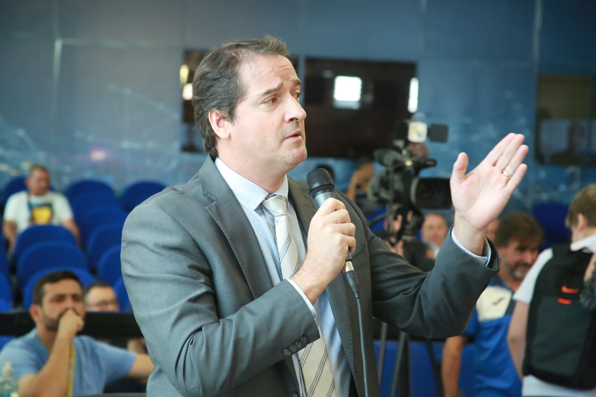 Raul Marcelo denuncia omissão do governo Manga em informar sobre a fila da saúde de Sorocaba e avalia ação judicial