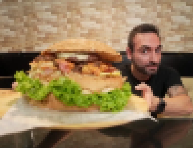 Comilão profissional vai ingerir 3,5 kg de lanches de uma só vez em Sorocaba