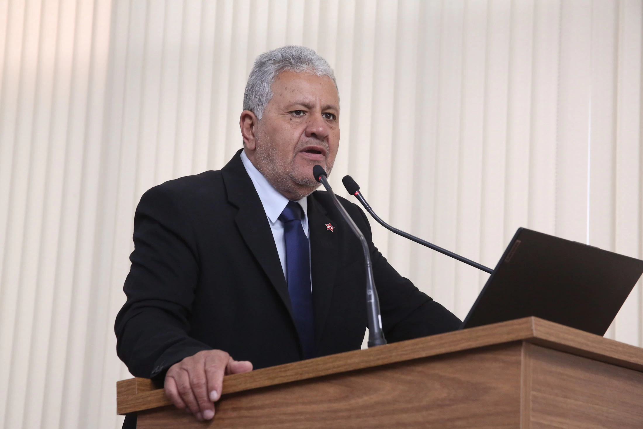 Izídio de Brito solicita informações detalhadas ao Executivo sobre cronograma de obras de drenagem