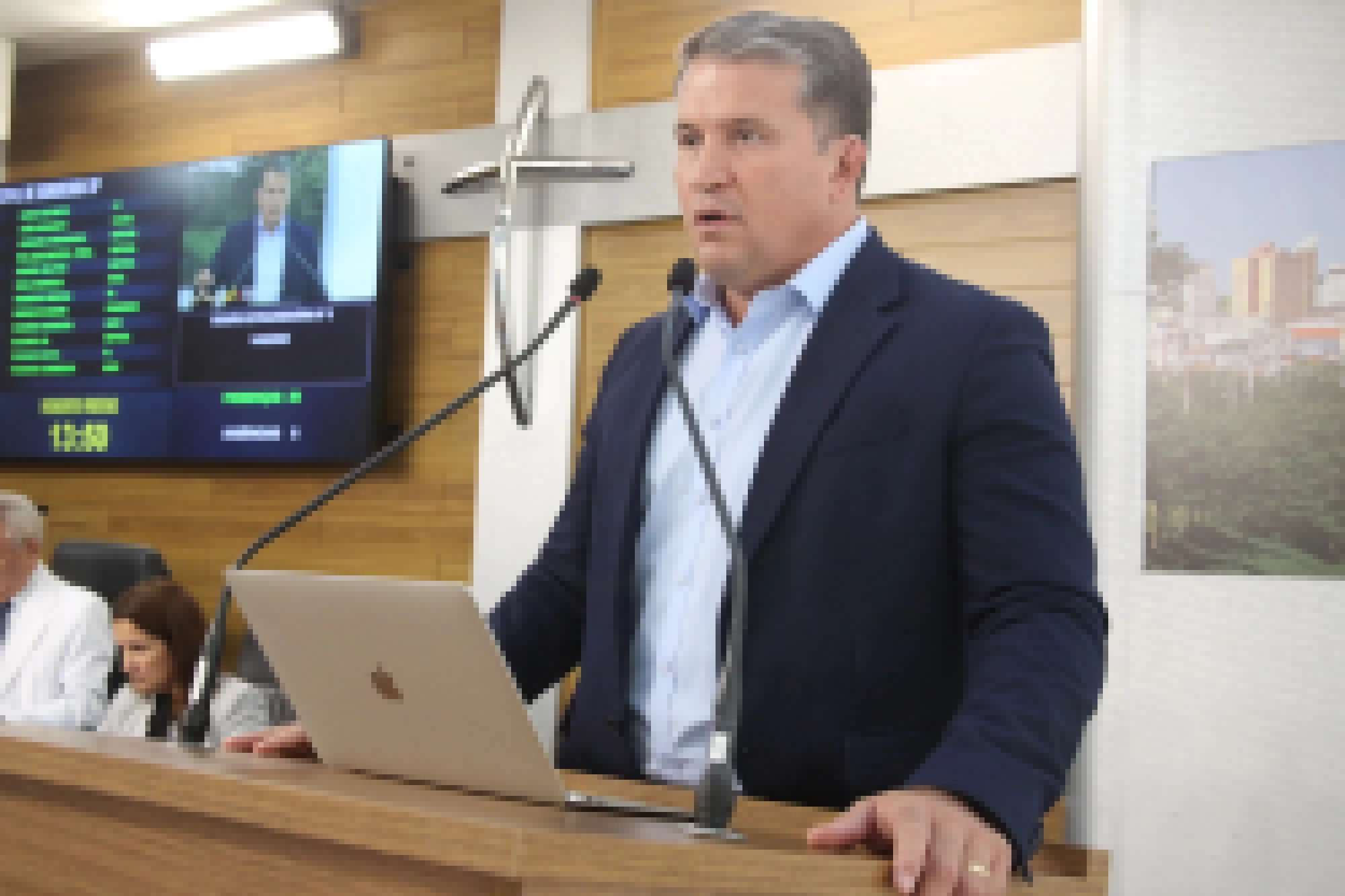 Roberto Freitas solicita informações sobre qualidade da cesta básica fornecida aos servidores