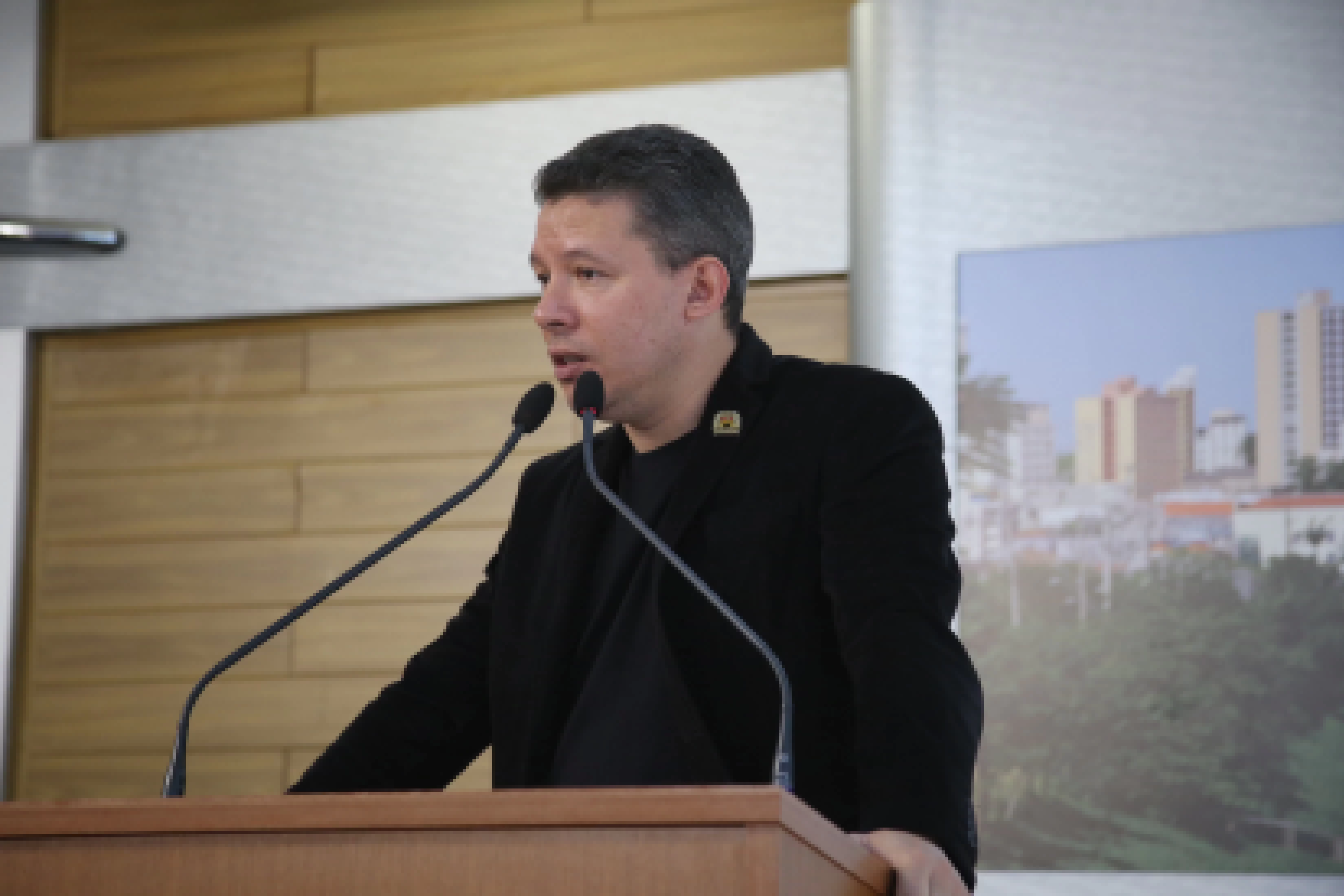 Cristiano Passos solicita manutenção de escola municipal no Jardim Josane