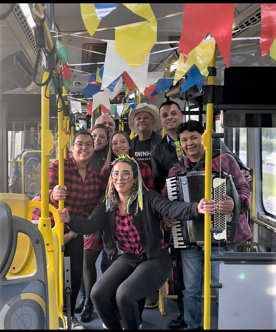 Arraiá no Busão anima passageiros do BRT Sorocaba