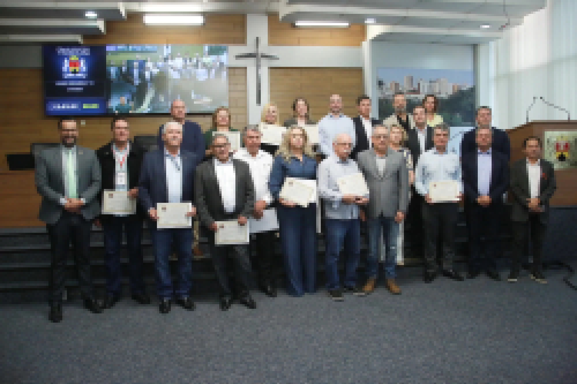 Câmara homenageia Conselho Regional de Corretores de Imóveis com votos de congratulações