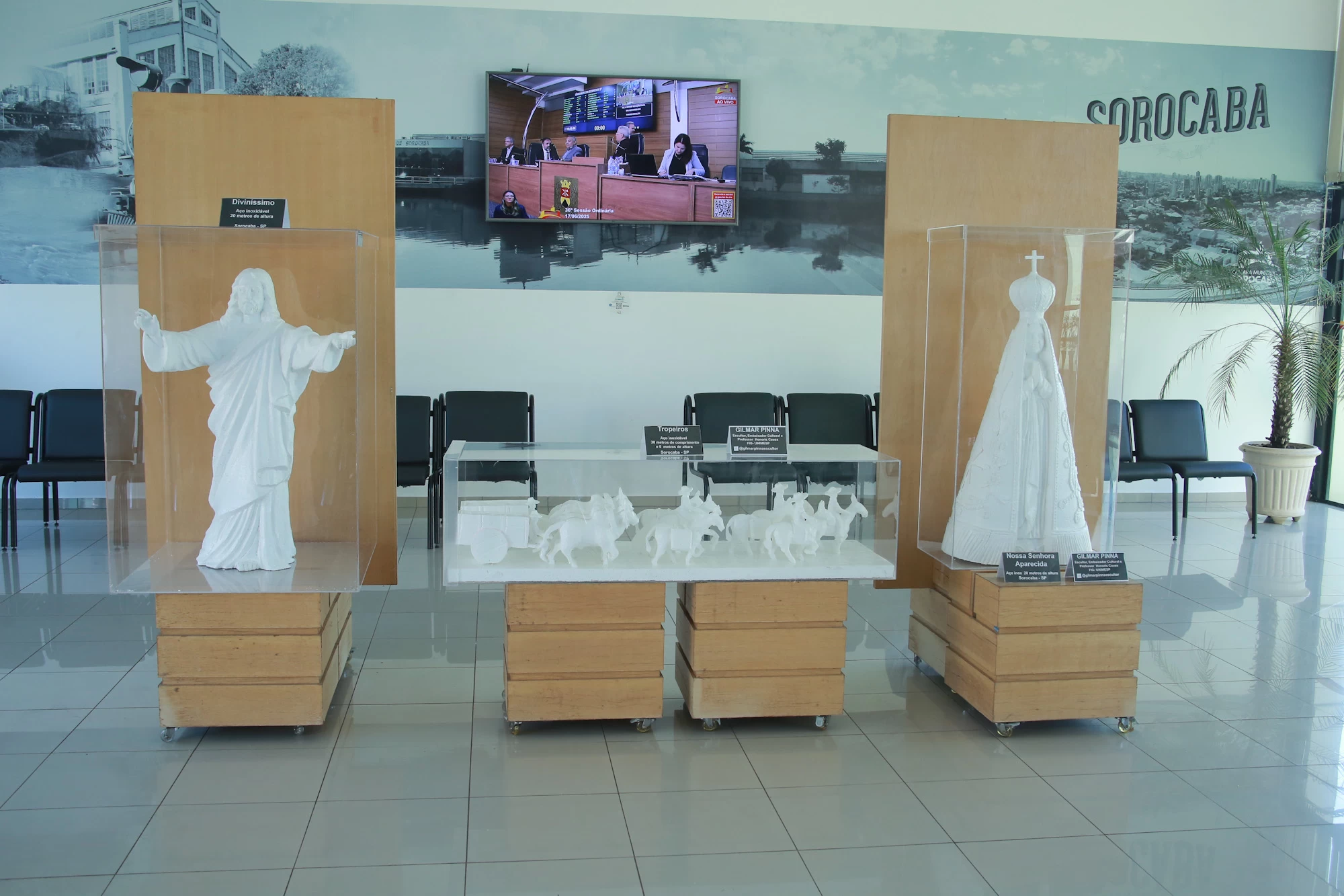 Câmara Municipal de Sorocaba abre exposição de maquetes do escultor Gilmar Pinna no Salão Salvadora Lopes