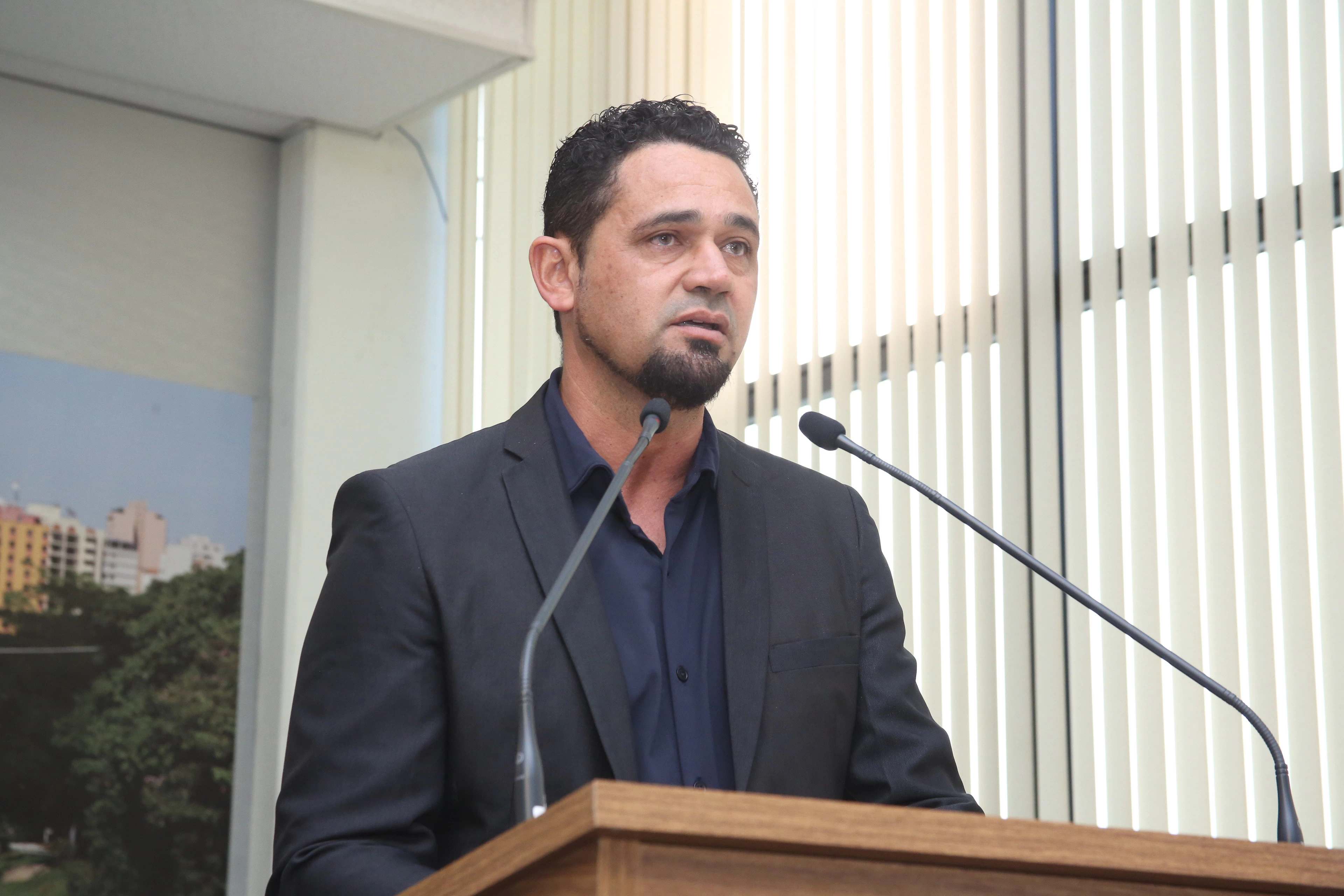 Rogério Marques propõe suspensão de multas por mato alto em áreas vizinhas a terrenos públicos abandonados