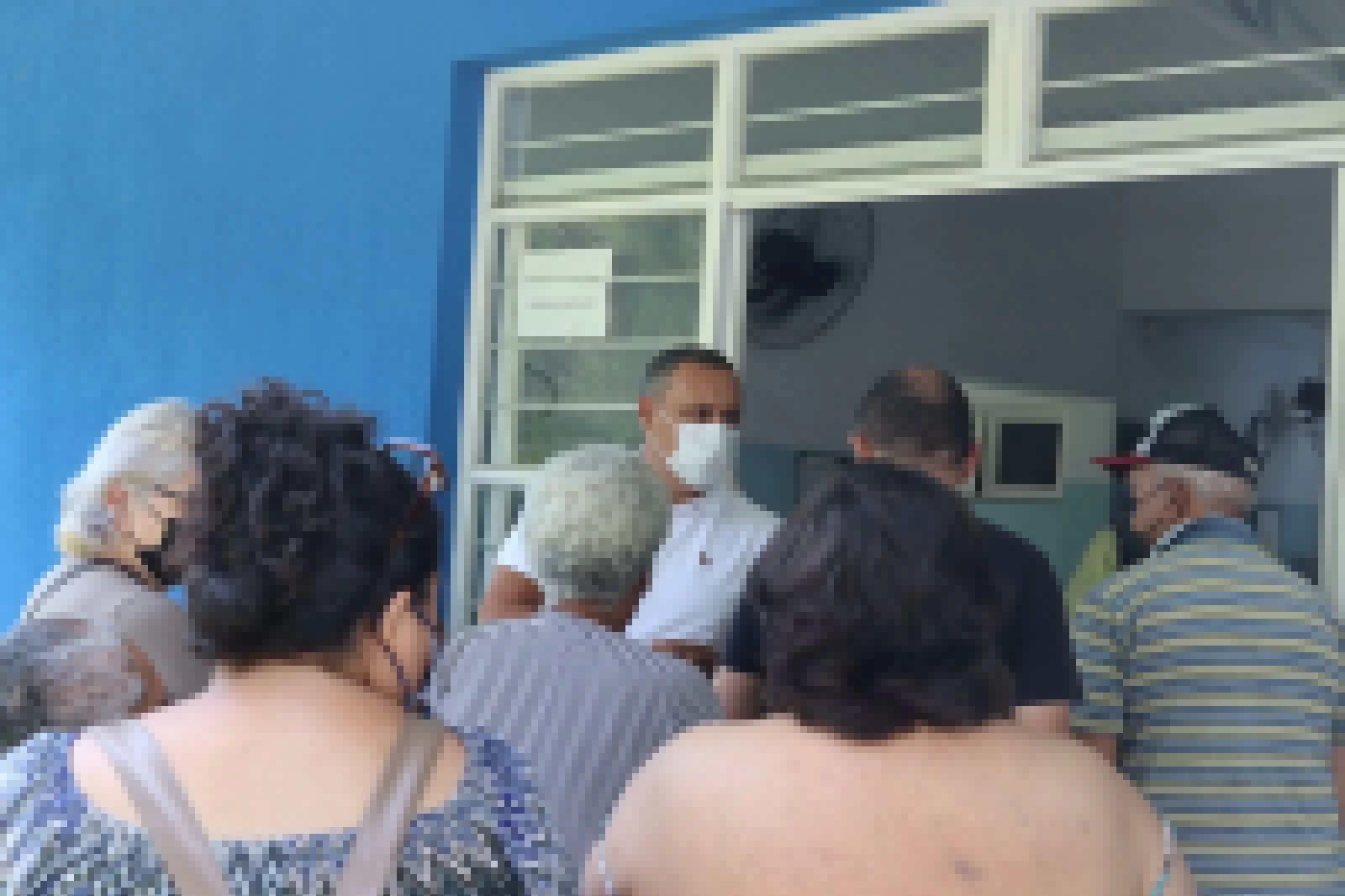 Pacientes de UBS na Zona Oeste sofrem com filas e falta de infraestrutura para atendimento