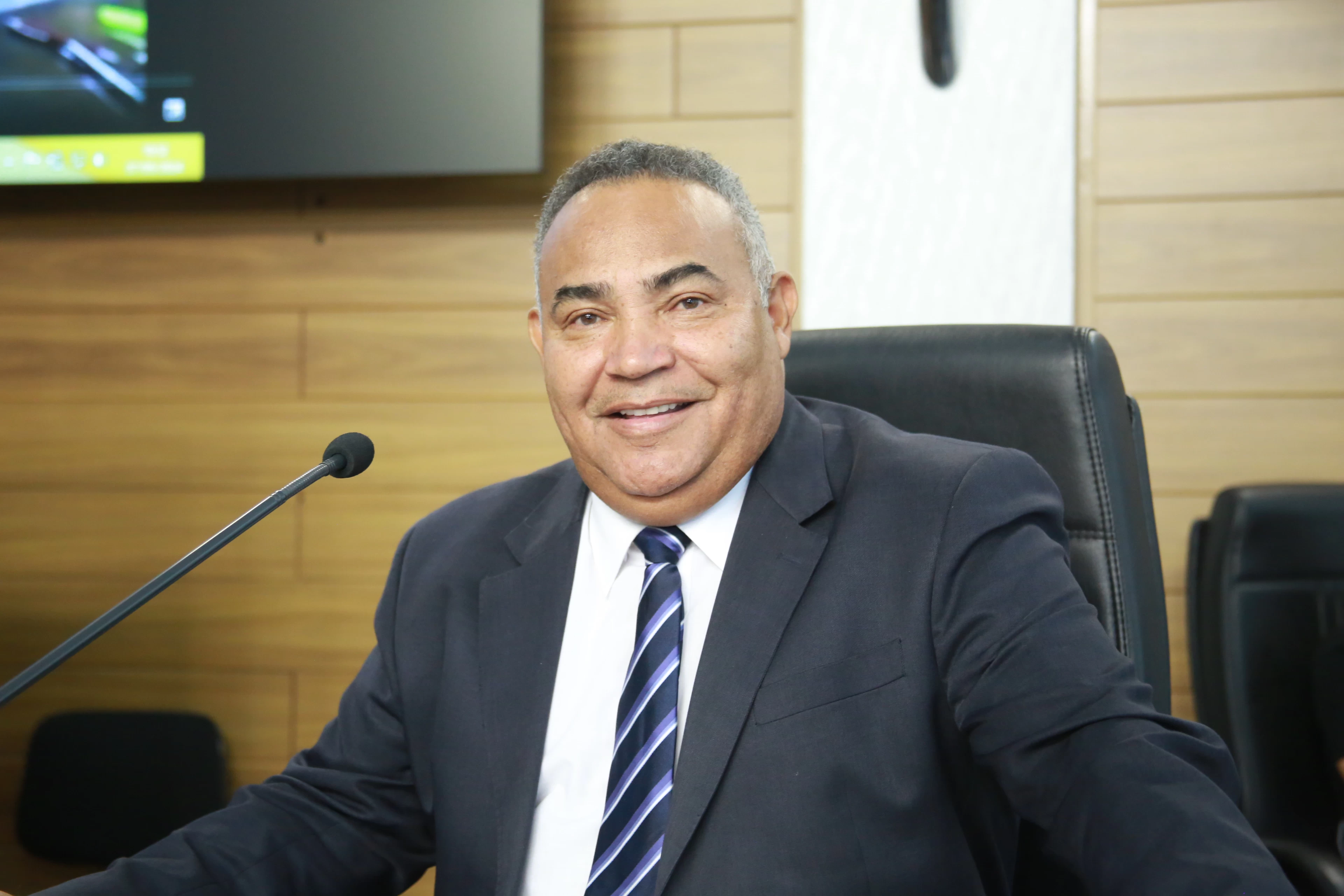 Cláudio Sorocaba solicita diversos serviços para o Conjunto Júlio de Mesquita Filho