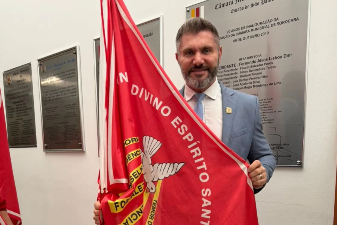 A pedido de Henri Arida, câmara recebe visita da bandeira do divino