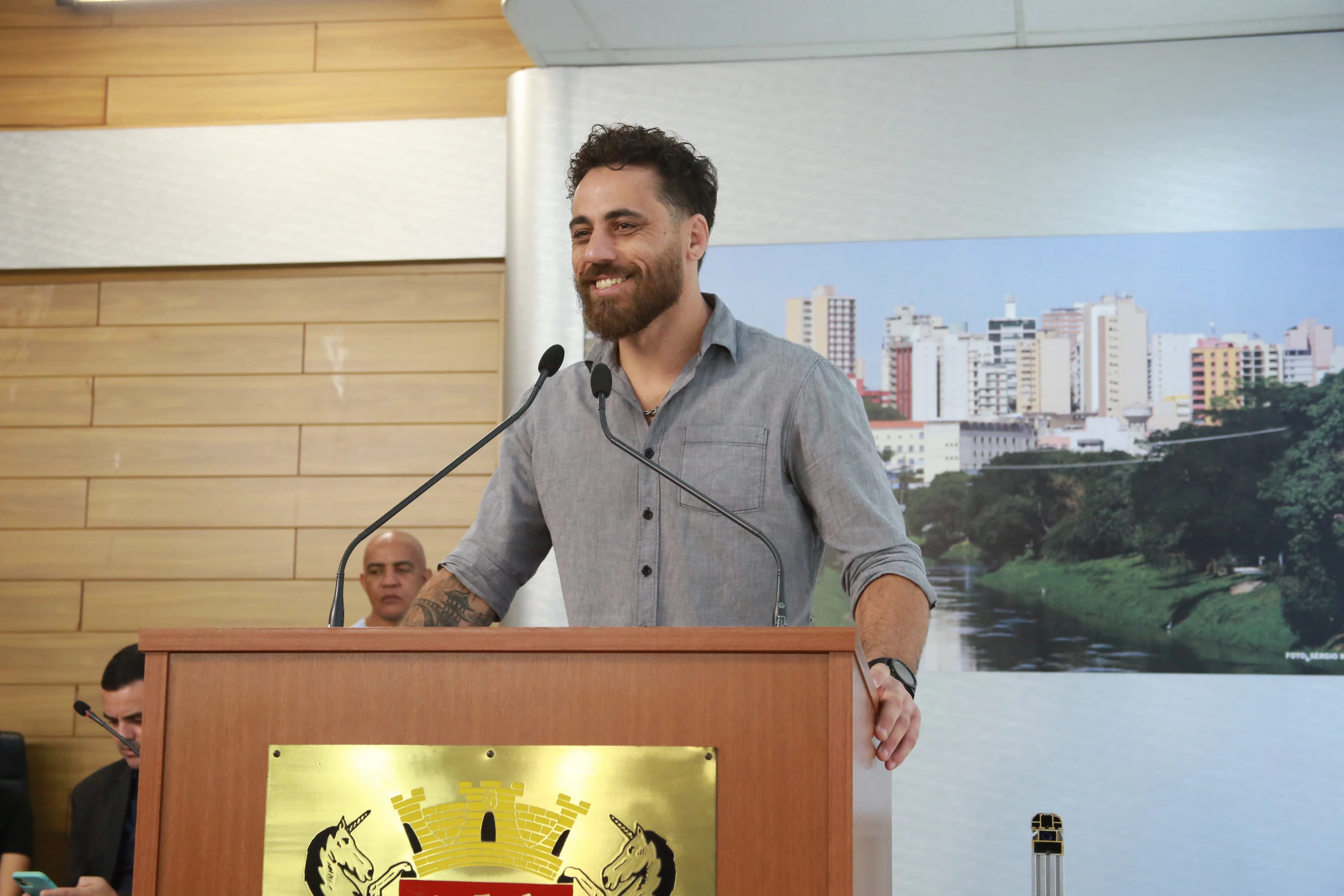Vereador Péricles Régis pede que serviços do Sabe Tudo Conecta passem a atender a comunidade dos bairros
