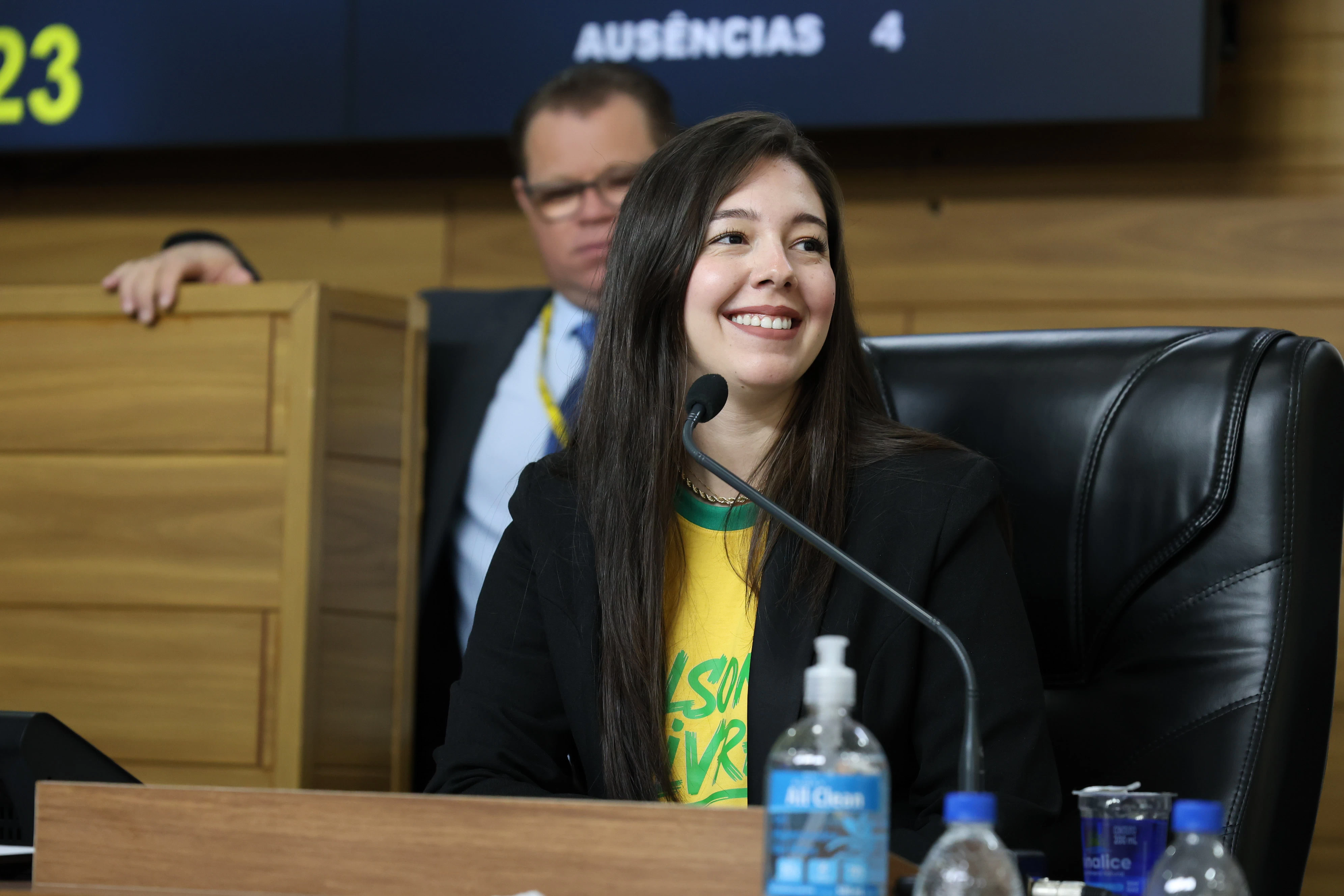 Vereadora Tatiane Costa (PL) vira “Presidente por um dia” em sessão marcada por discussões e tumulto