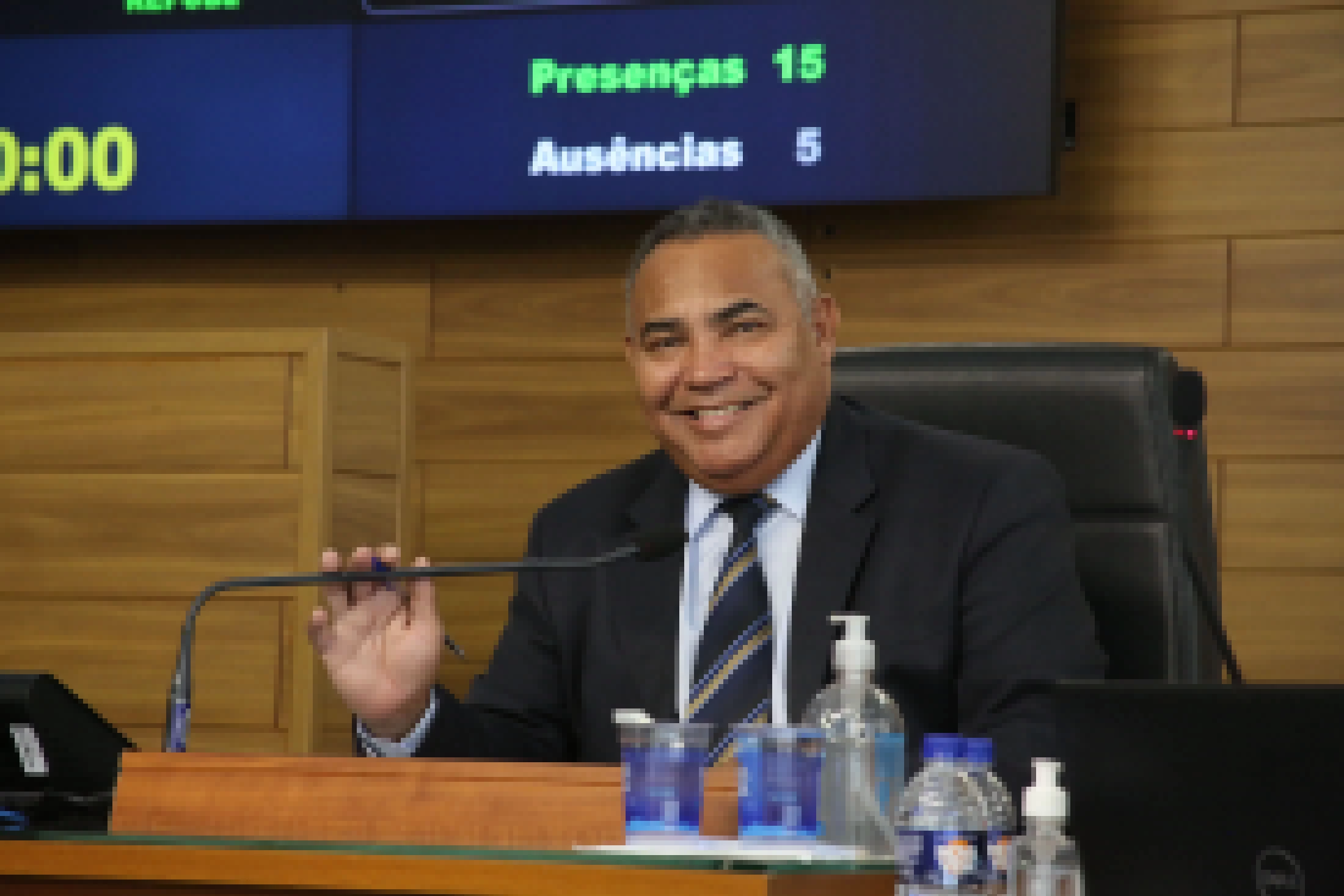 Cláudio Sorocaba solicita pavimentação asfáltica em avenida do Júlio de Mesquita Filho