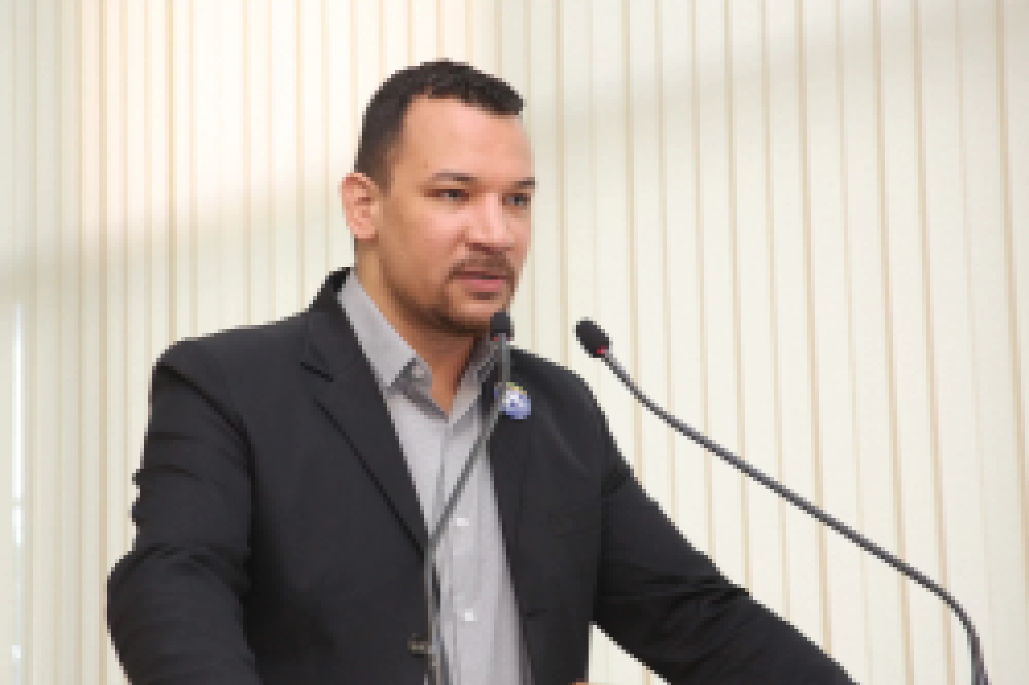 Dylan Dantas apresenta Decreto Legislativo para anular aumento ilegal de salários de secretários