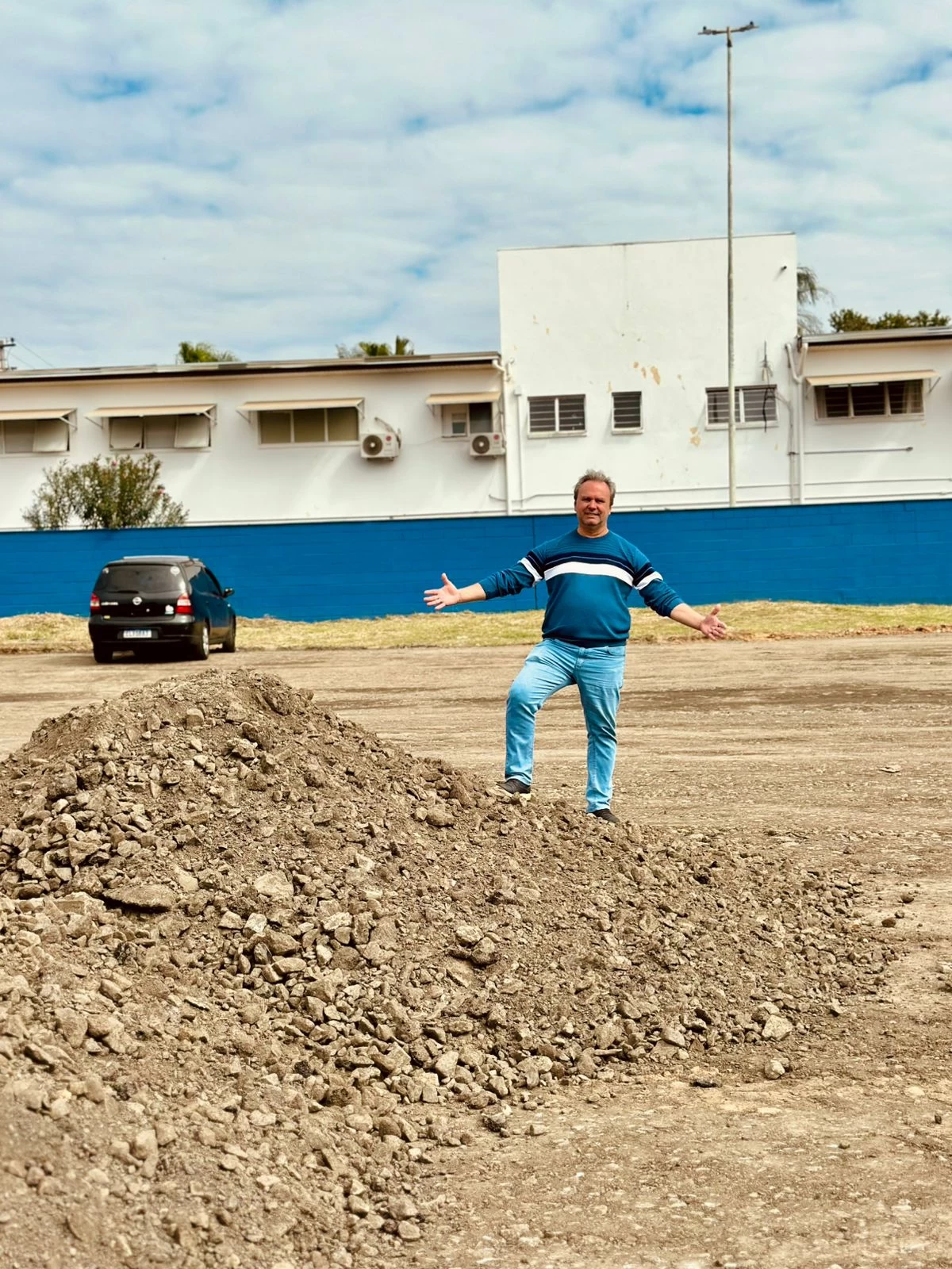 Vereador Fausto Peres solicita ampliação do PA e da UBS do Parque das Laranjeiras e revitalização de área pública ao lado e melhorias no estacionamento.
