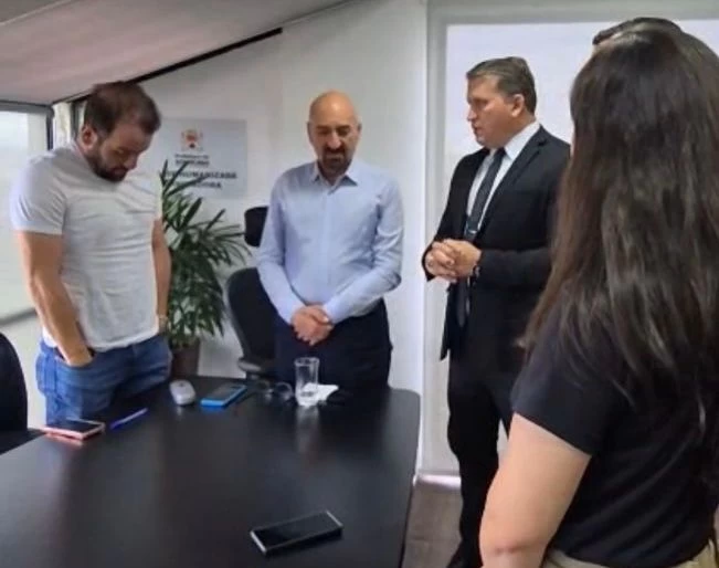 Vereador Roberto Freitas participa de reunião com o prefeito  Fernando Costa Neto para tratar de pautas da cidade