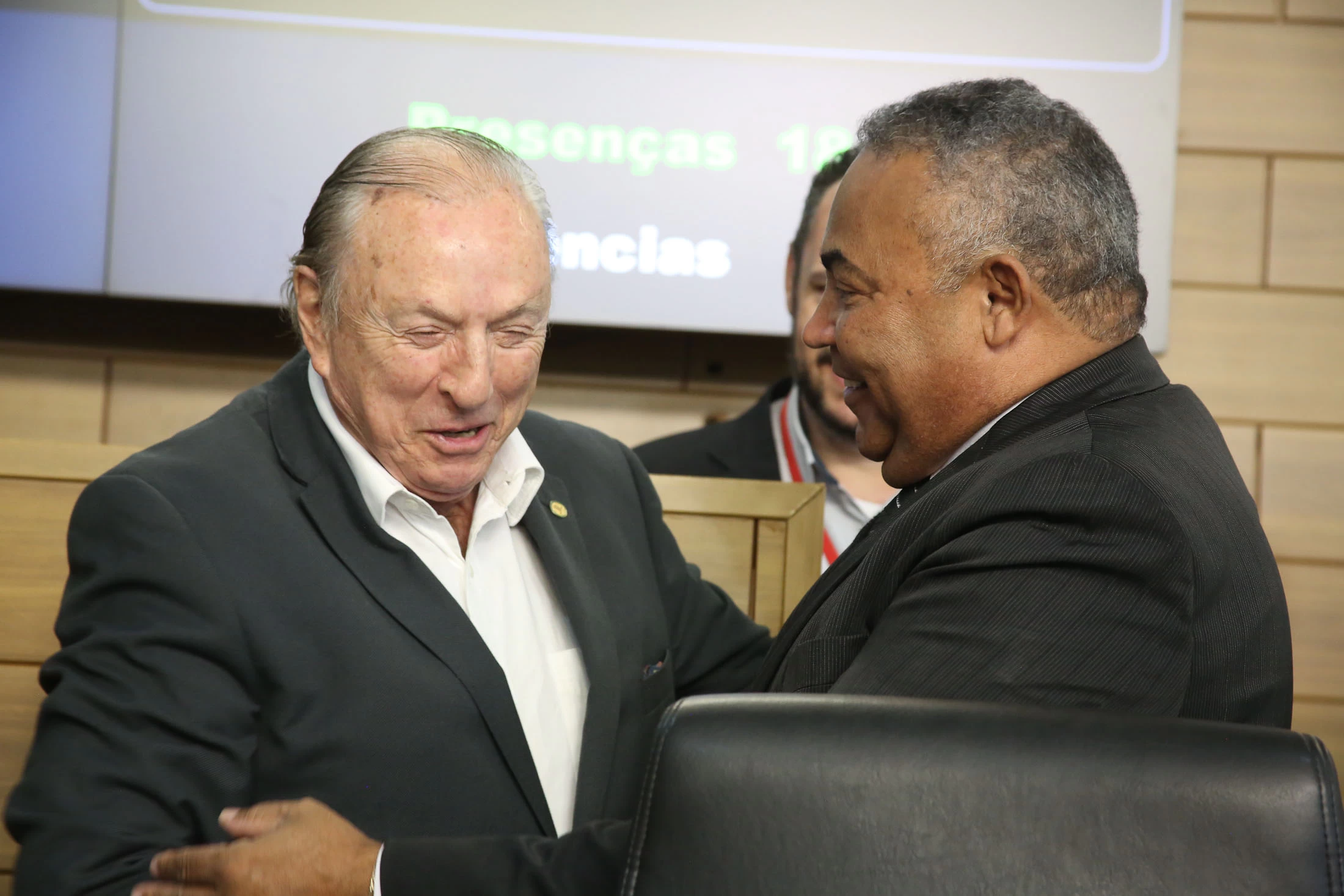 Deputado constituinte José Maria Eymael visita Câmara de Sorocaba e fala da democracia cristã