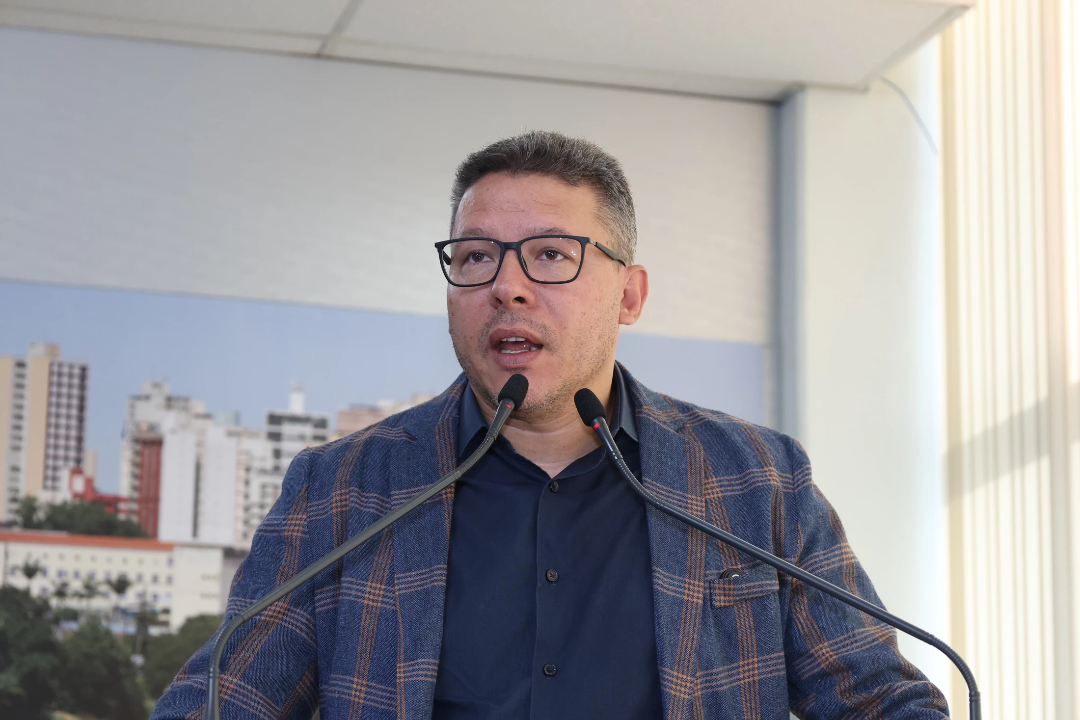 Cristiano Passos solicita informações sobre os prédios das unidades do Sabe-Tudo