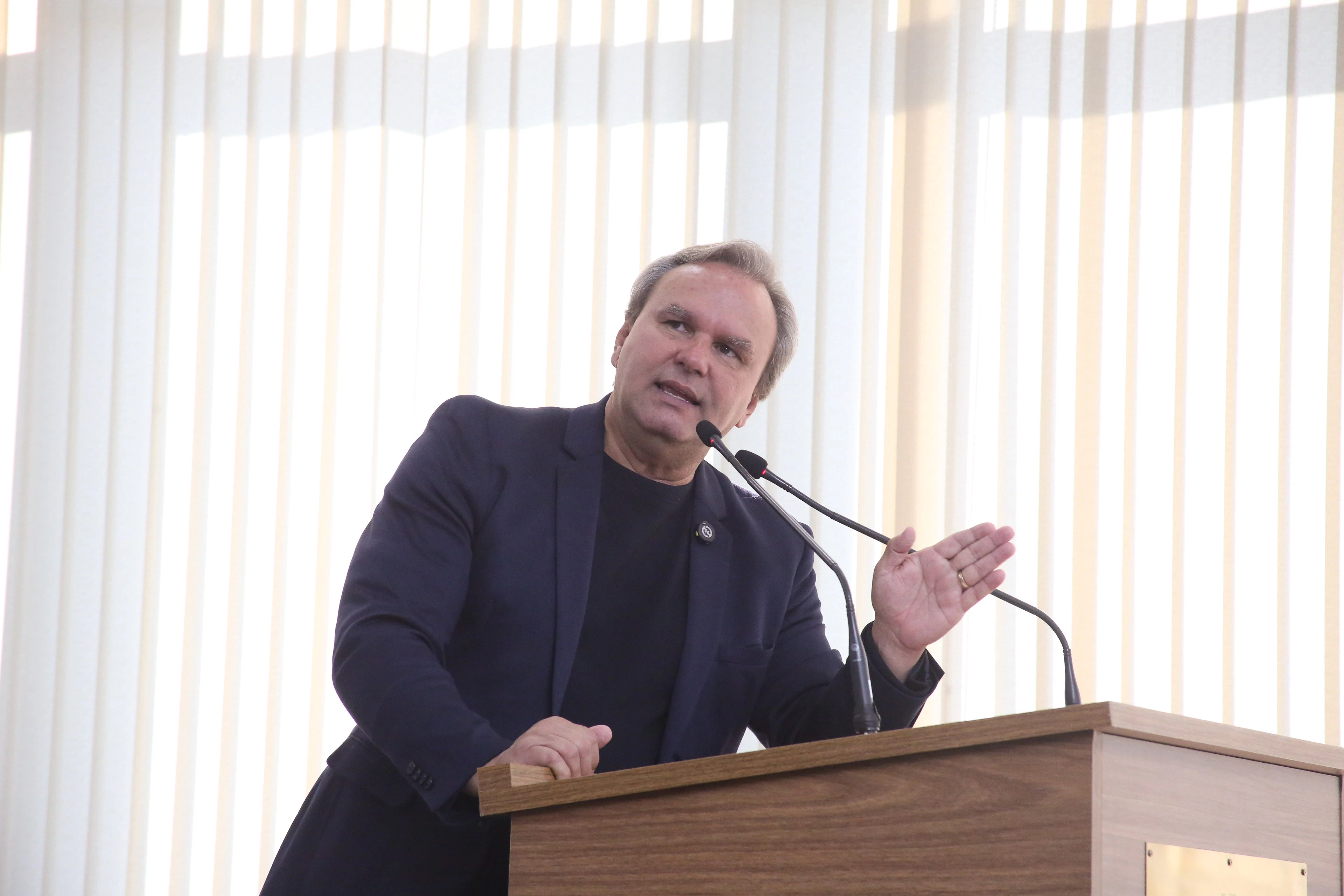 Fausto Peres cobra enquadramento de lei federal que inclui profissionais da educação infantil no magistério em Sorocaba