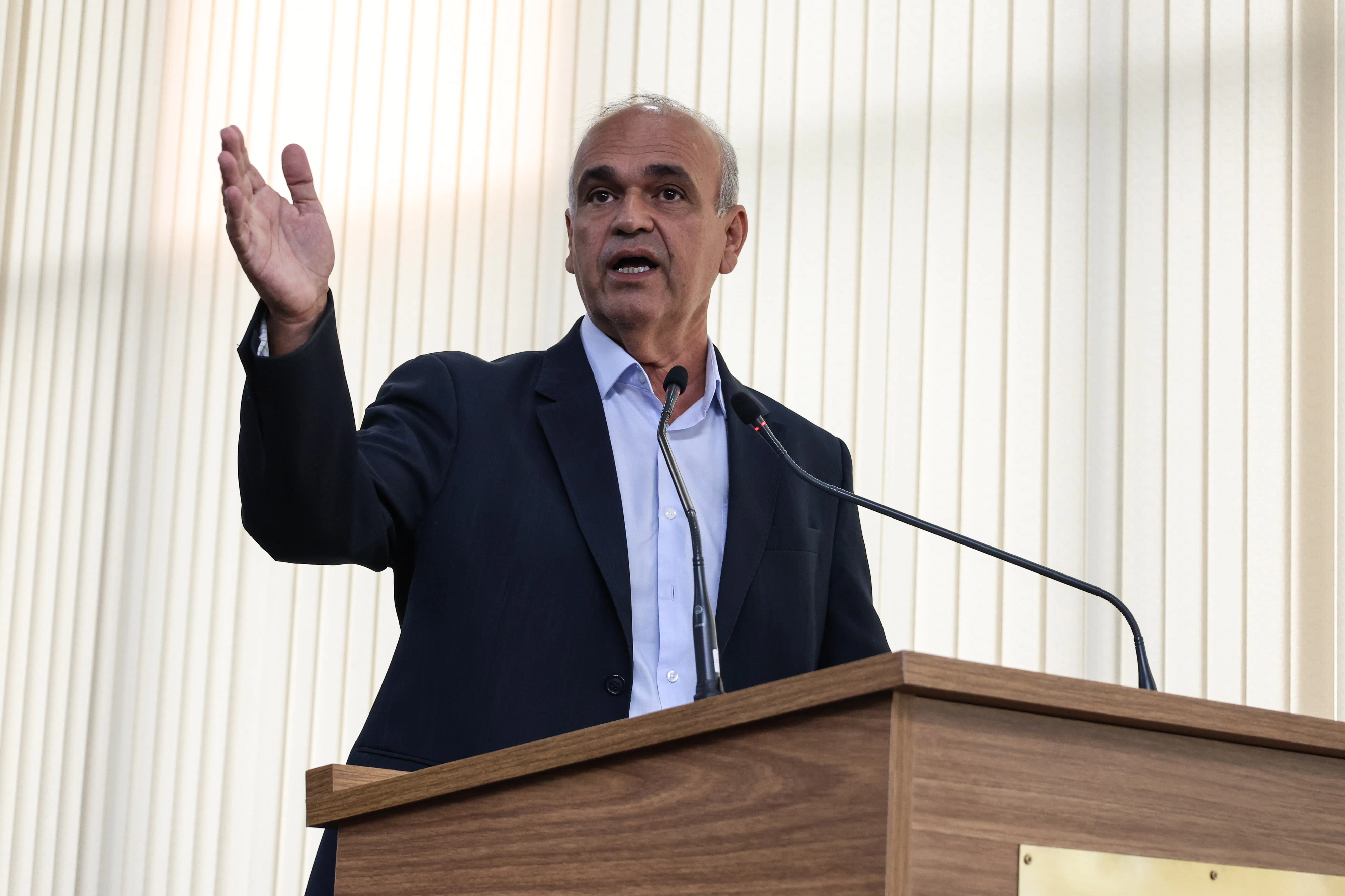 Silvano Jr. solicita manutenção do telhado de escola municipal na Vila Santana