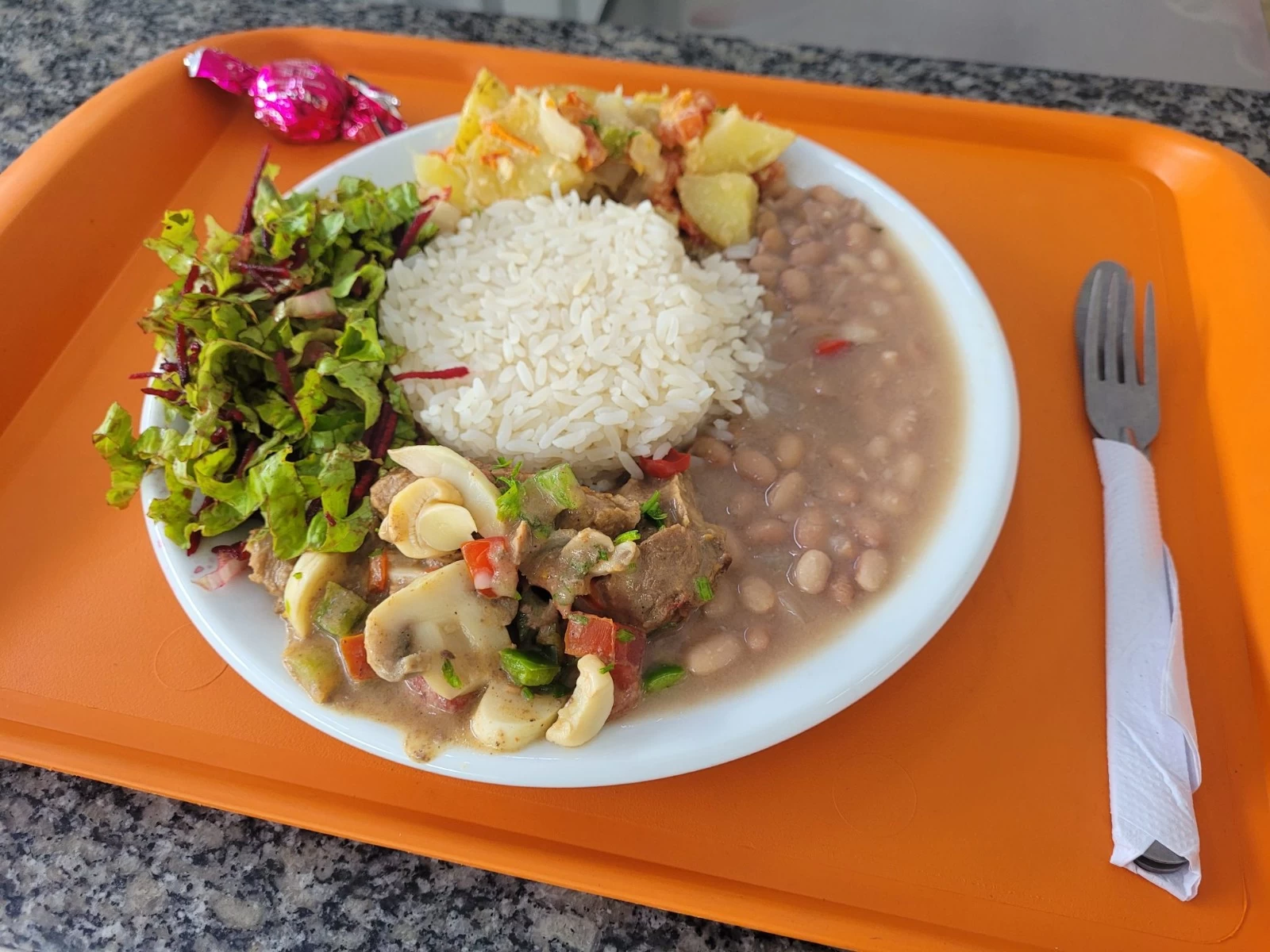 Restaurantes Bom Prato da região de Sorocaba servirão cardápio especial para celebrar o Dia das Mães