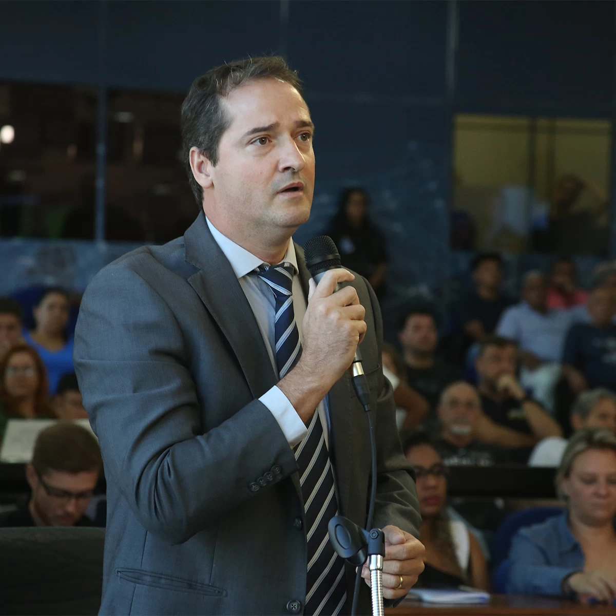 Raul Marcelo apresenta projeto que proíbe publicidade de jogos de azar, como bets, em espaços públicos de Sorocaba